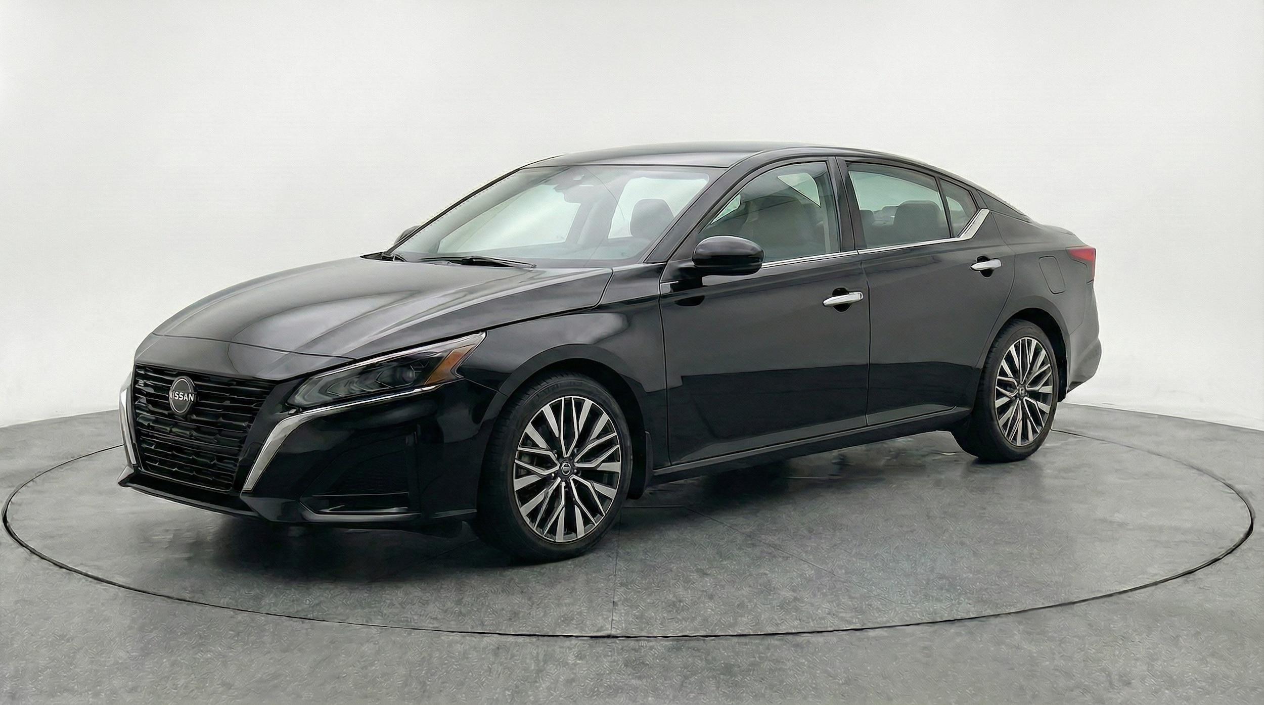 Thumbnail: 2025 Nissan Altima - 3