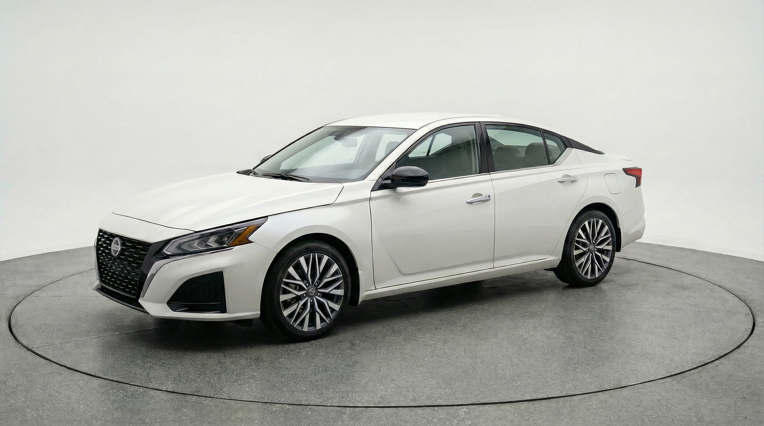 Thumbnail: 2025 Nissan Altima - 3