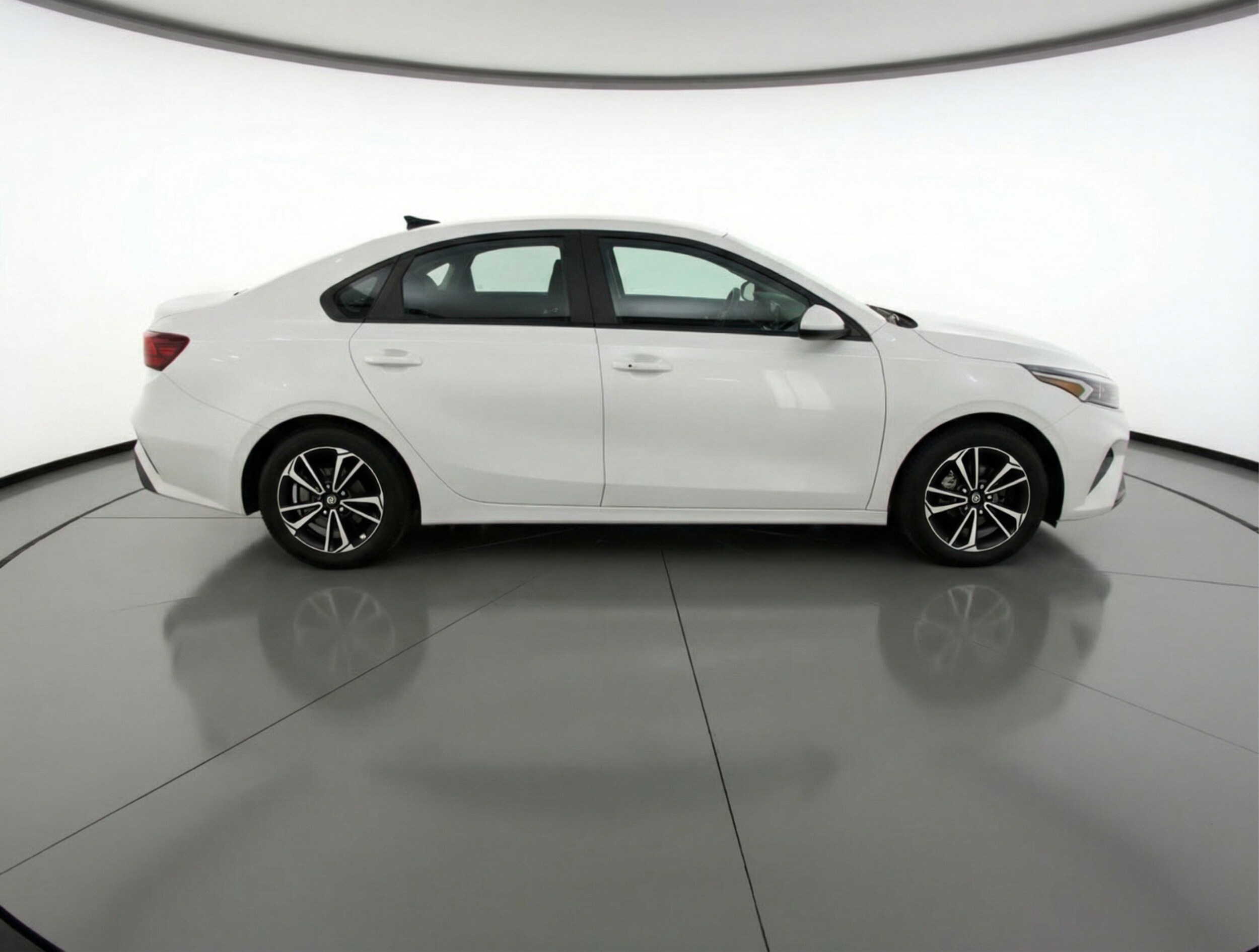 Thumbnail: 2024 Kia Forte - 8