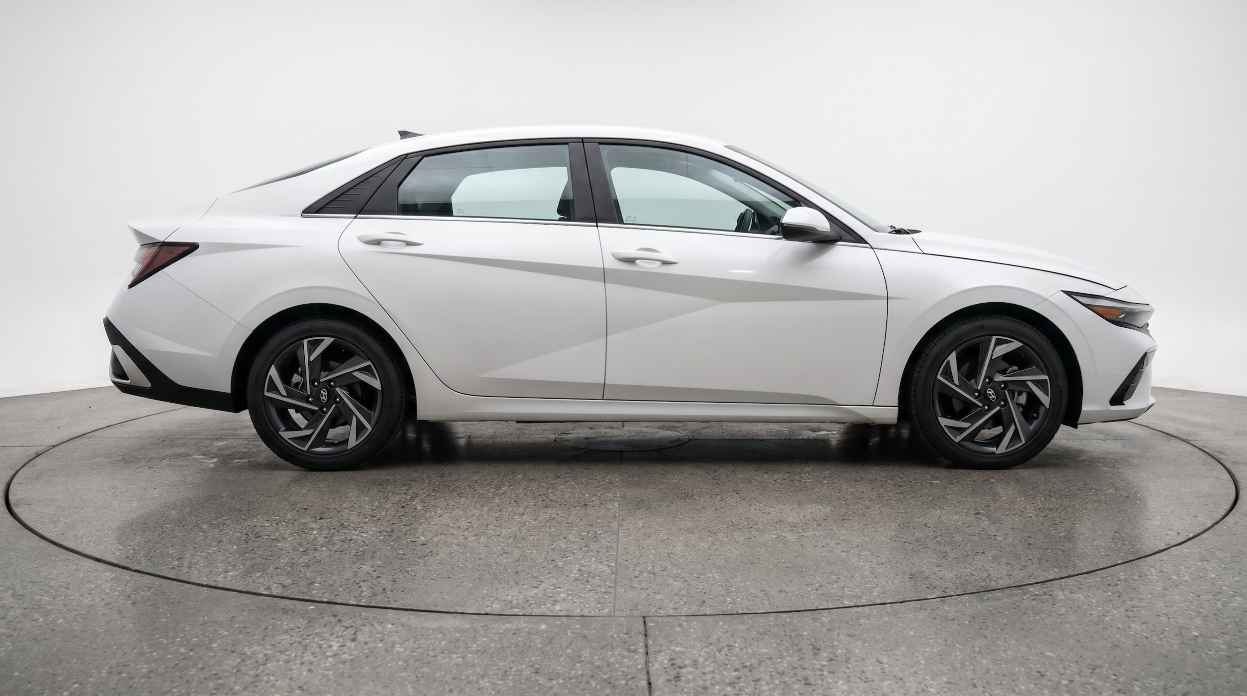 Thumbnail: 2025 Hyundai Elantra - 10