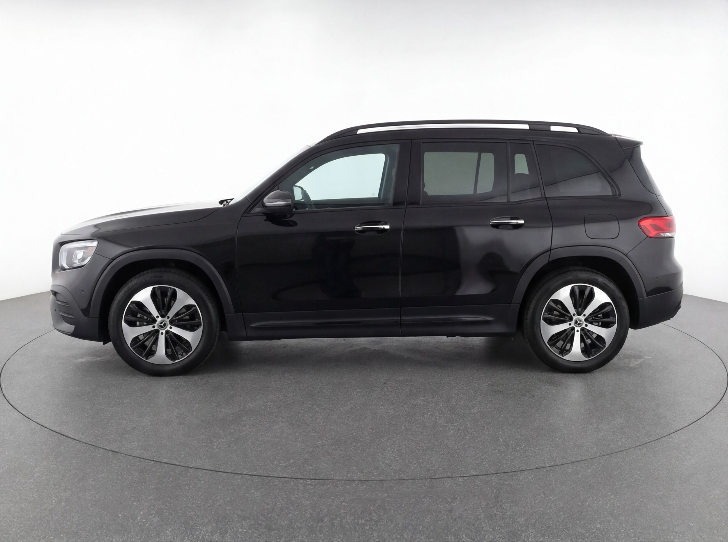 Thumbnail: 2025 Mercedes-Benz GLB - 4