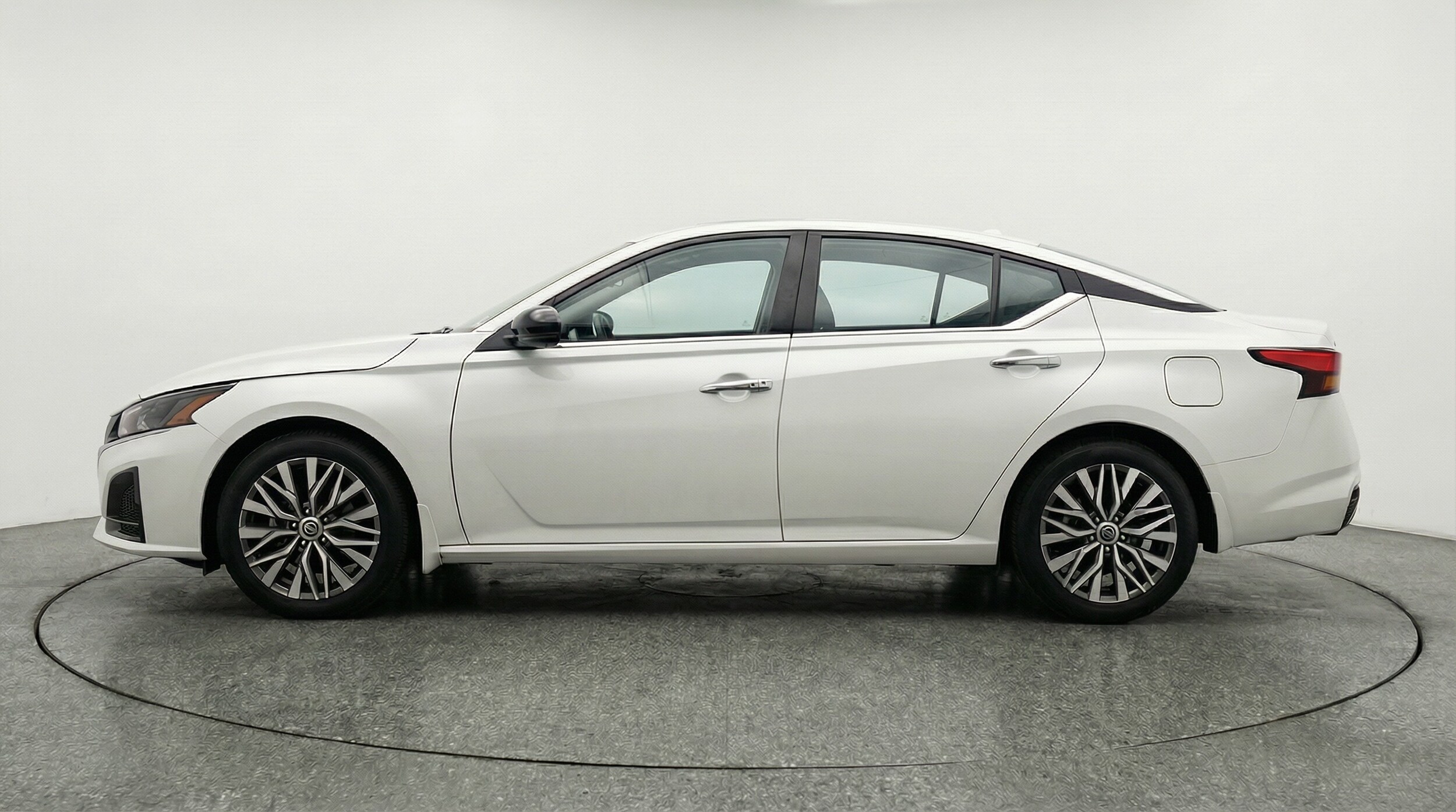 Thumbnail: 2025 Nissan Altima - 4