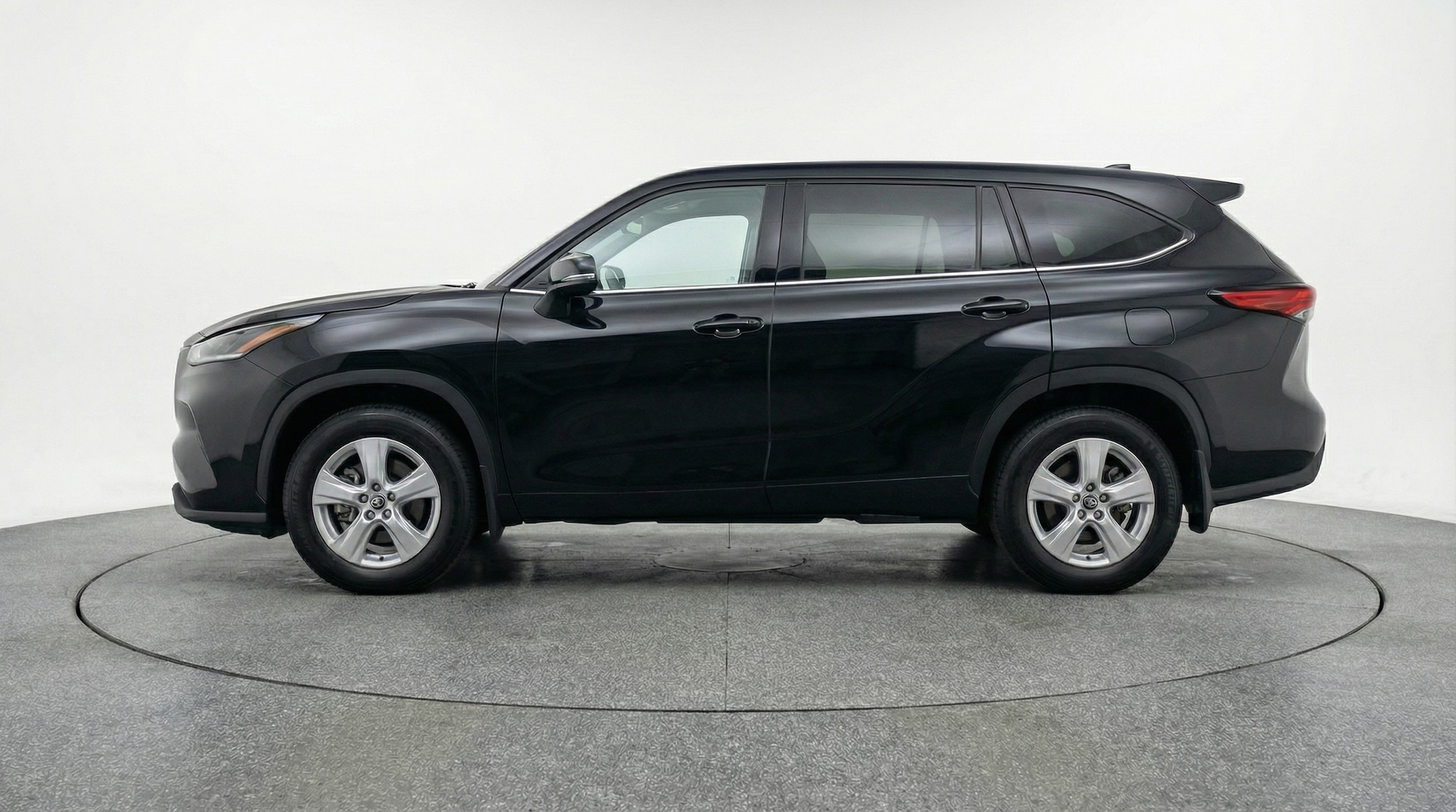 Thumbnail: 2025 Toyota Highlander - 4