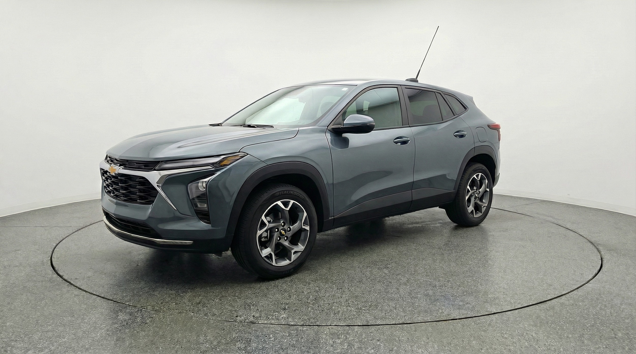 Thumbnail: 2025 Chevrolet Trax - 3