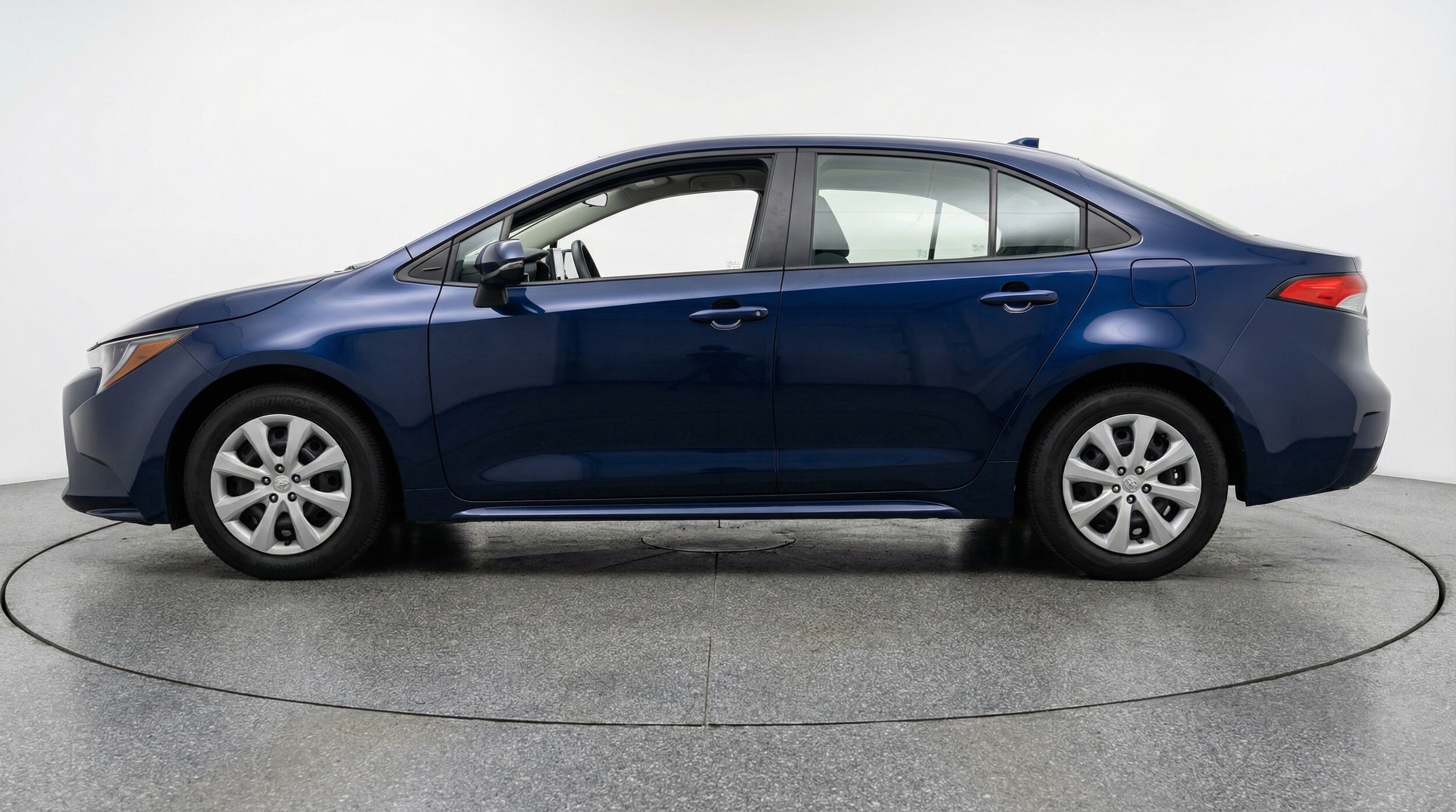 Thumbnail: 2025 Toyota Corolla - 4