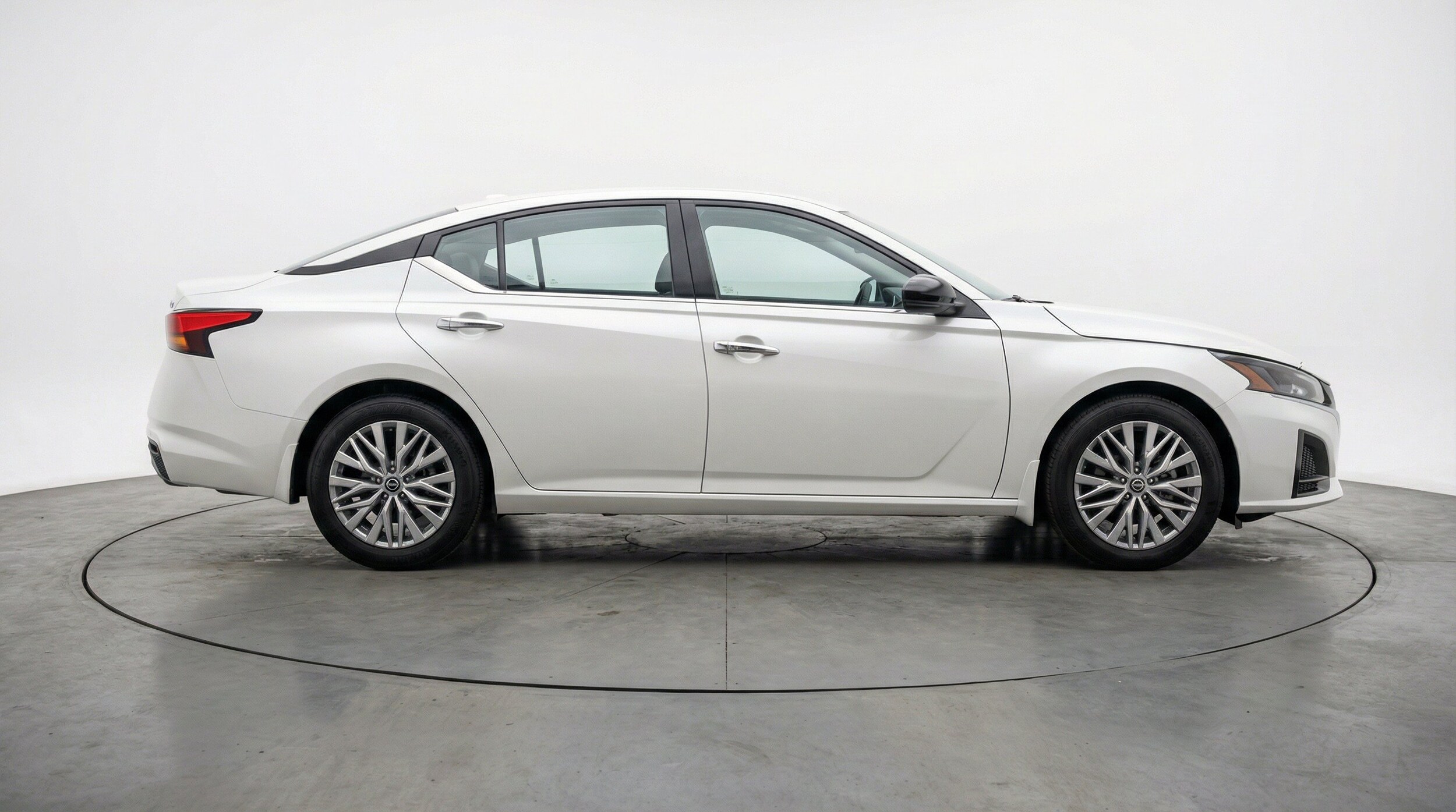 2025 Nissan Altima SV - Photo 11
