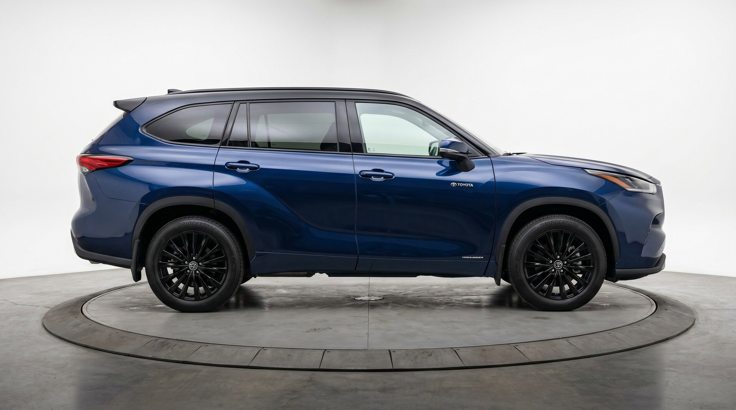 Thumbnail: 2025 Toyota Highlander - 11