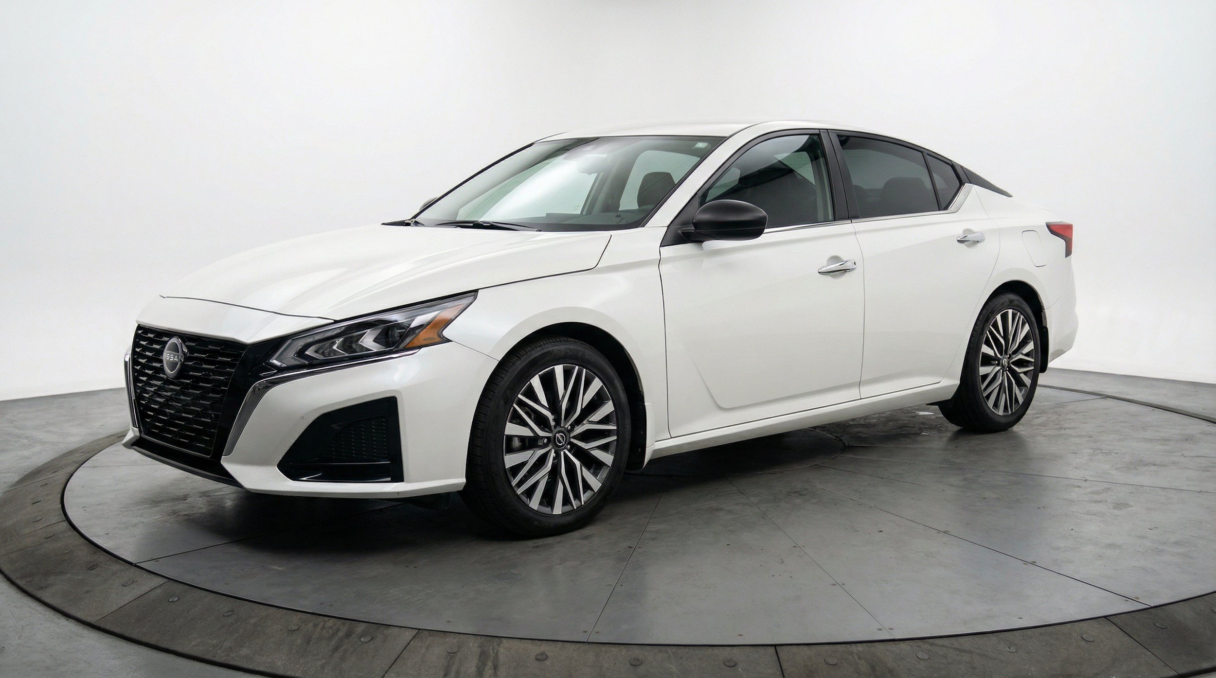 Thumbnail: 2025 Nissan Altima - 3