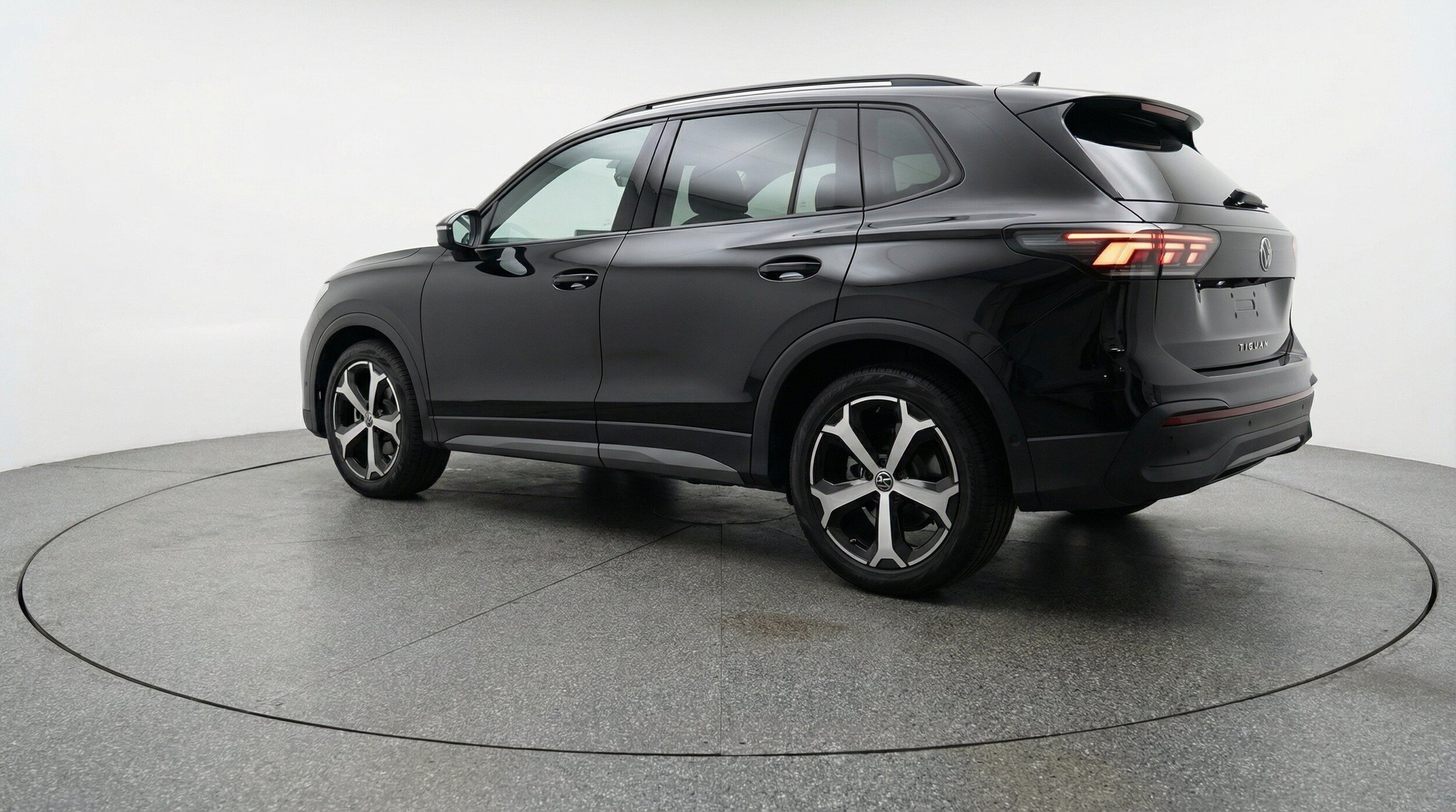 Thumbnail: 2026 Volkswagen Tiguan - 6