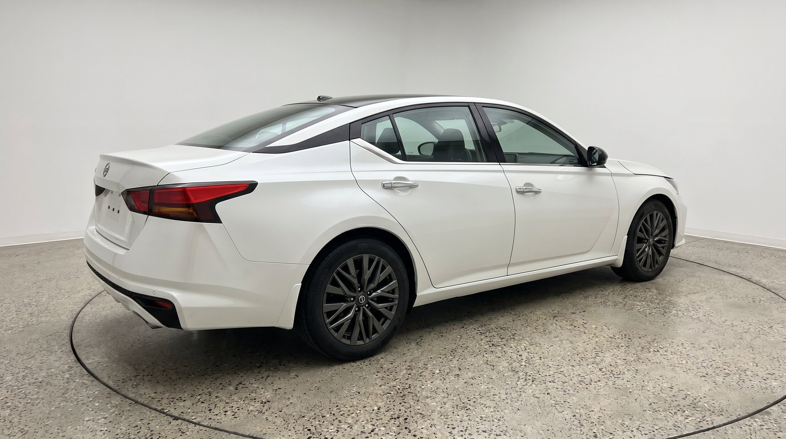 2025 Nissan Altima SV - Photo 9