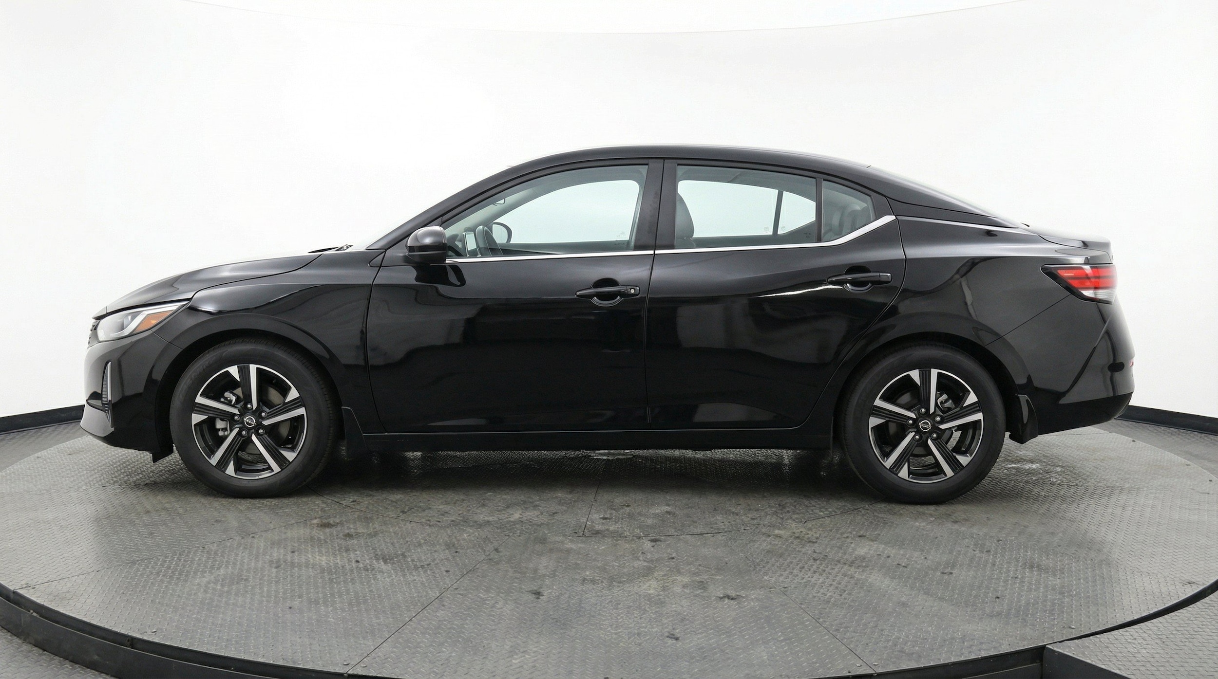 Thumbnail: 2025 Nissan Sentra - 5