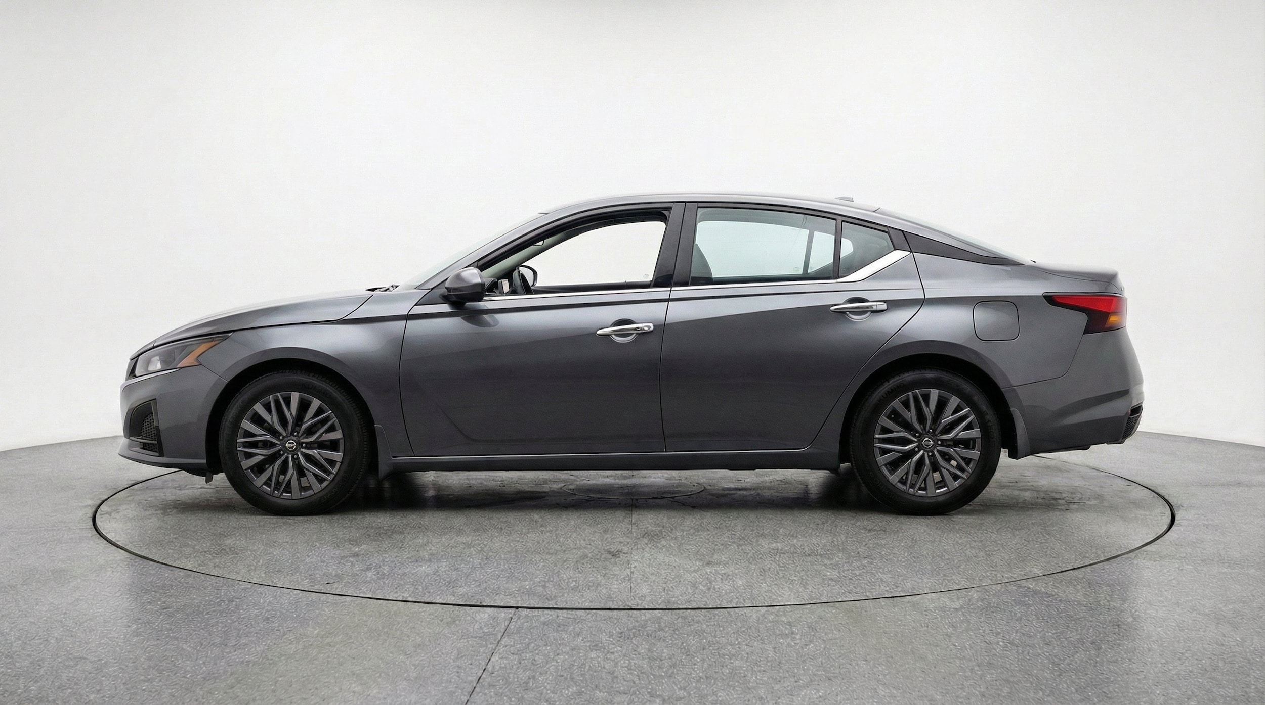 Thumbnail: 2025 Nissan Altima - 5