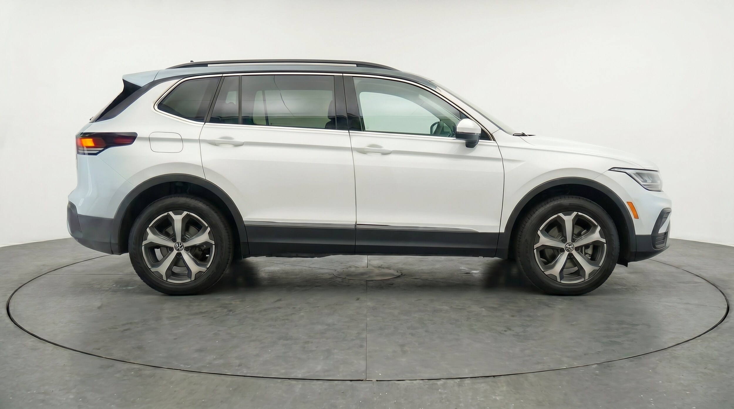 Thumbnail: 2026 Volkswagen Tiguan - 10