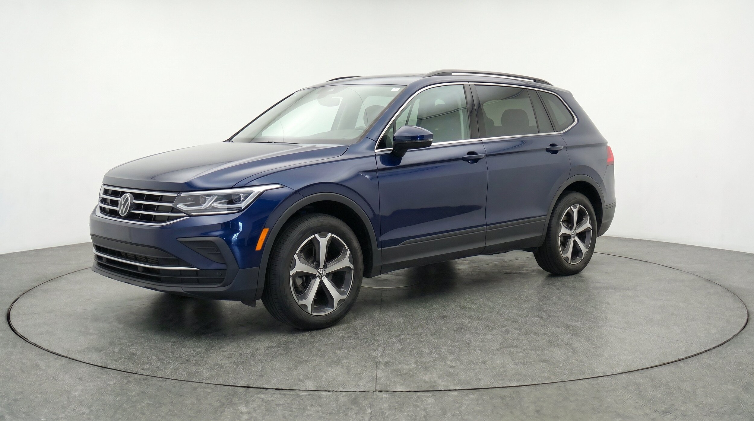 Thumbnail: 2026 Volkswagen Tiguan - 3