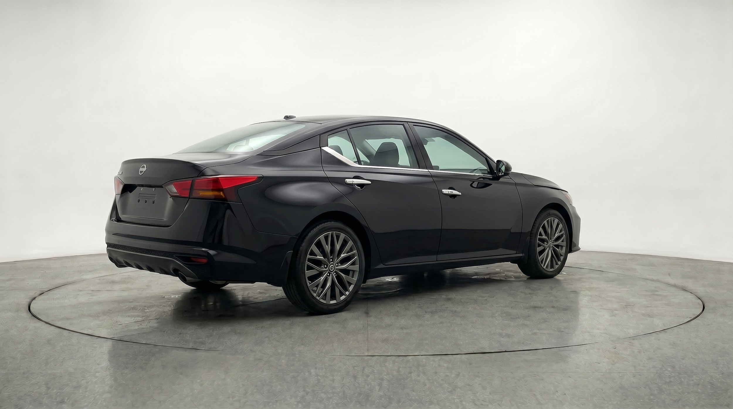 Thumbnail: 2025 Nissan Altima - 9