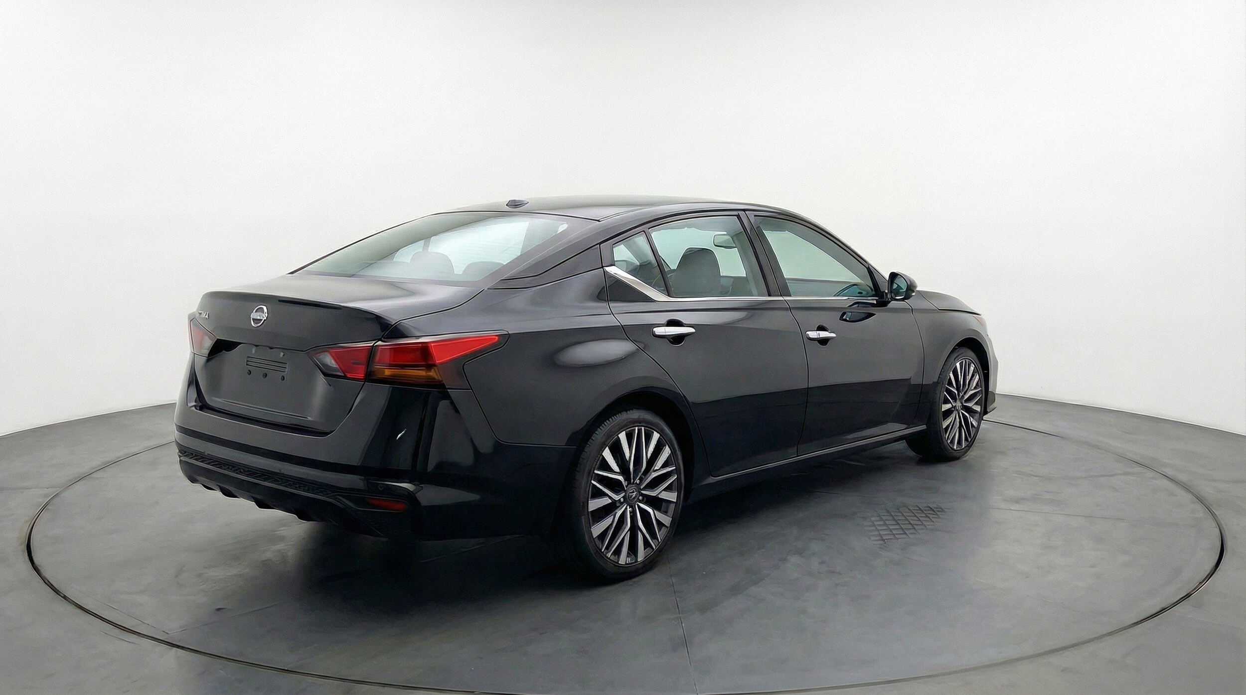 Thumbnail: 2025 Nissan Altima - 9