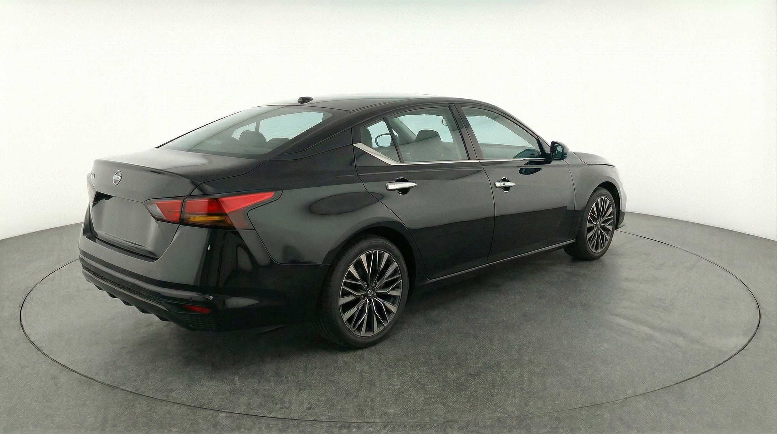 Thumbnail: 2025 Nissan Altima - 9