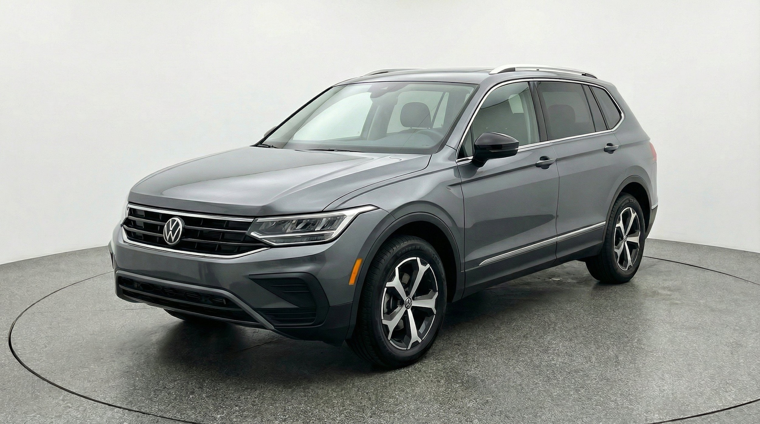 Thumbnail: 2026 Volkswagen Tiguan - 3