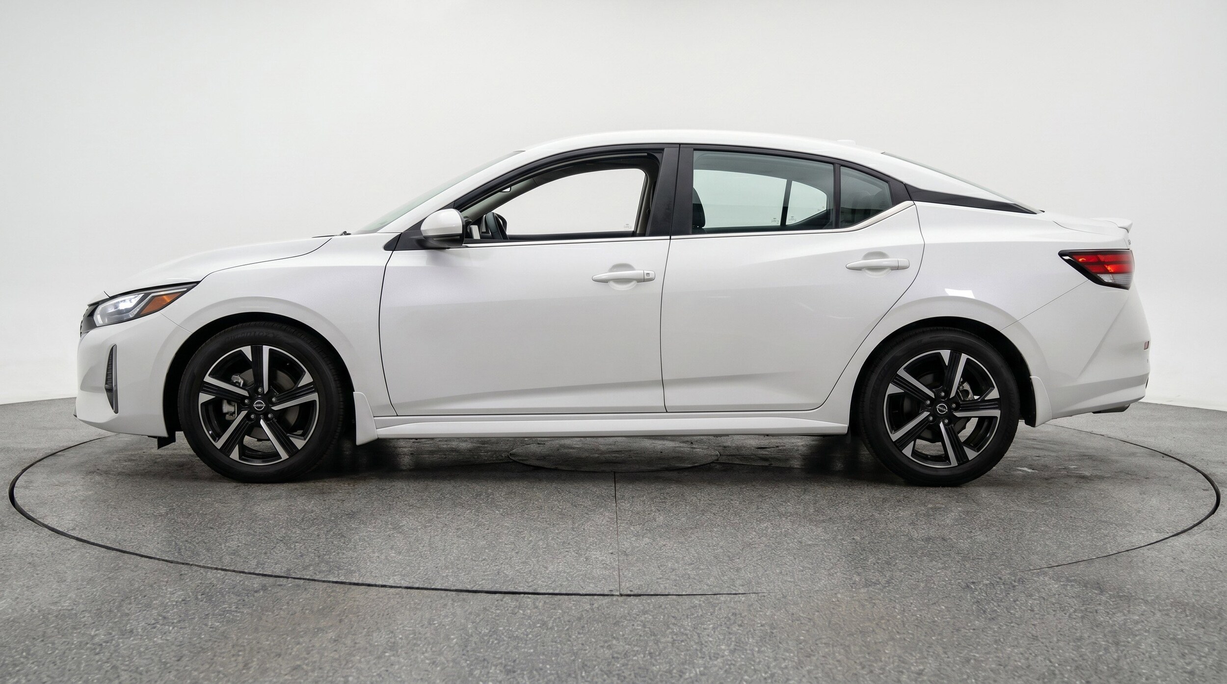 Thumbnail: 2025 Nissan Sentra - 5