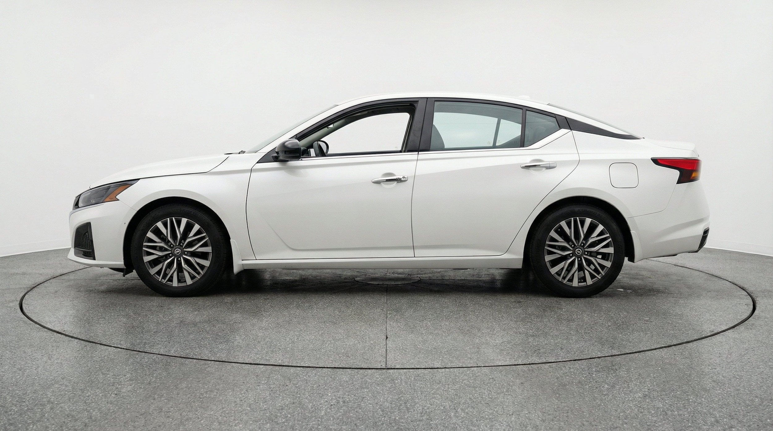 Thumbnail: 2025 Nissan Altima - 5