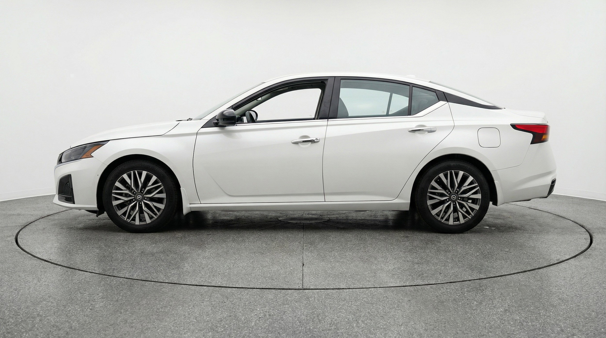 Thumbnail: 2025 Nissan Altima - 5