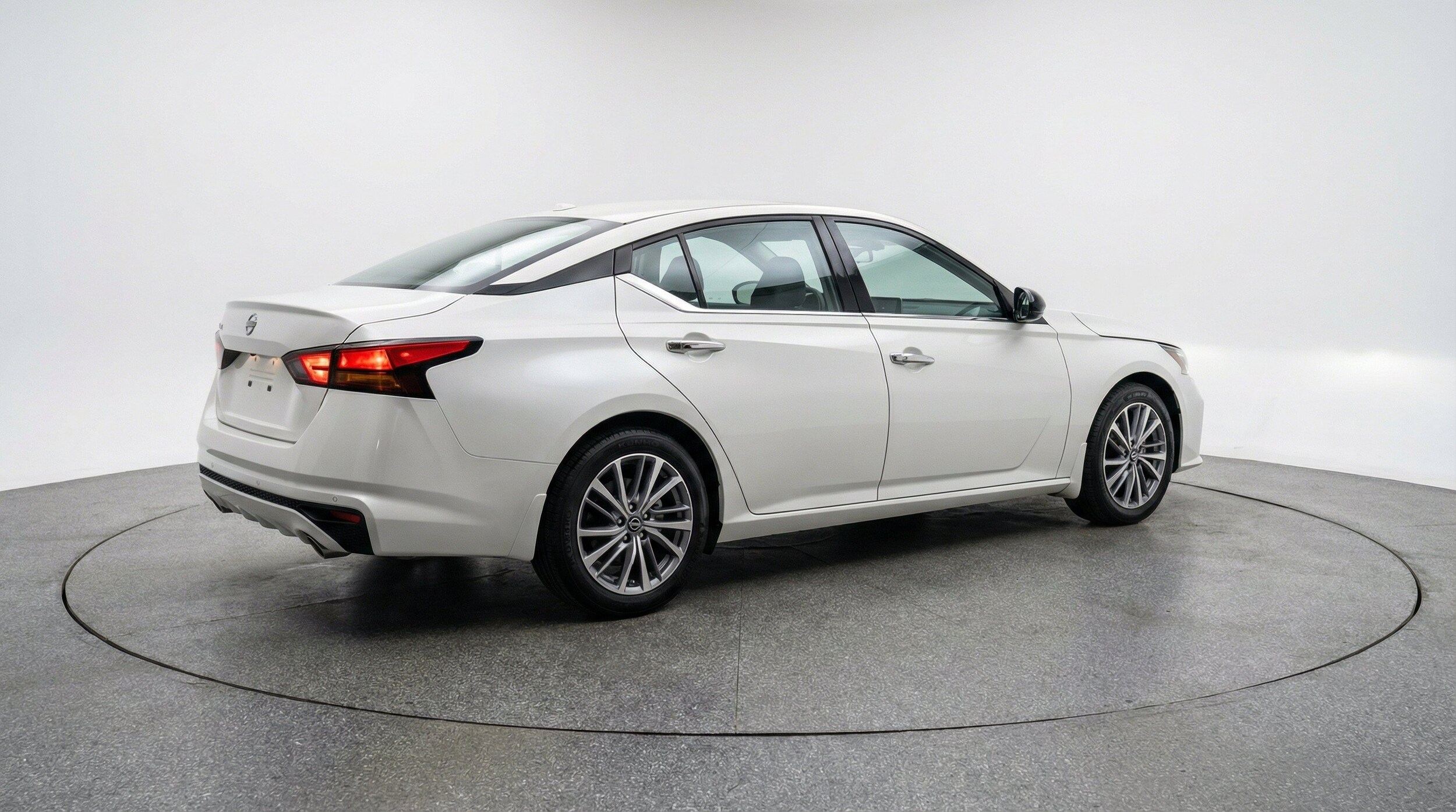 Thumbnail: 2025 Nissan Altima - 9