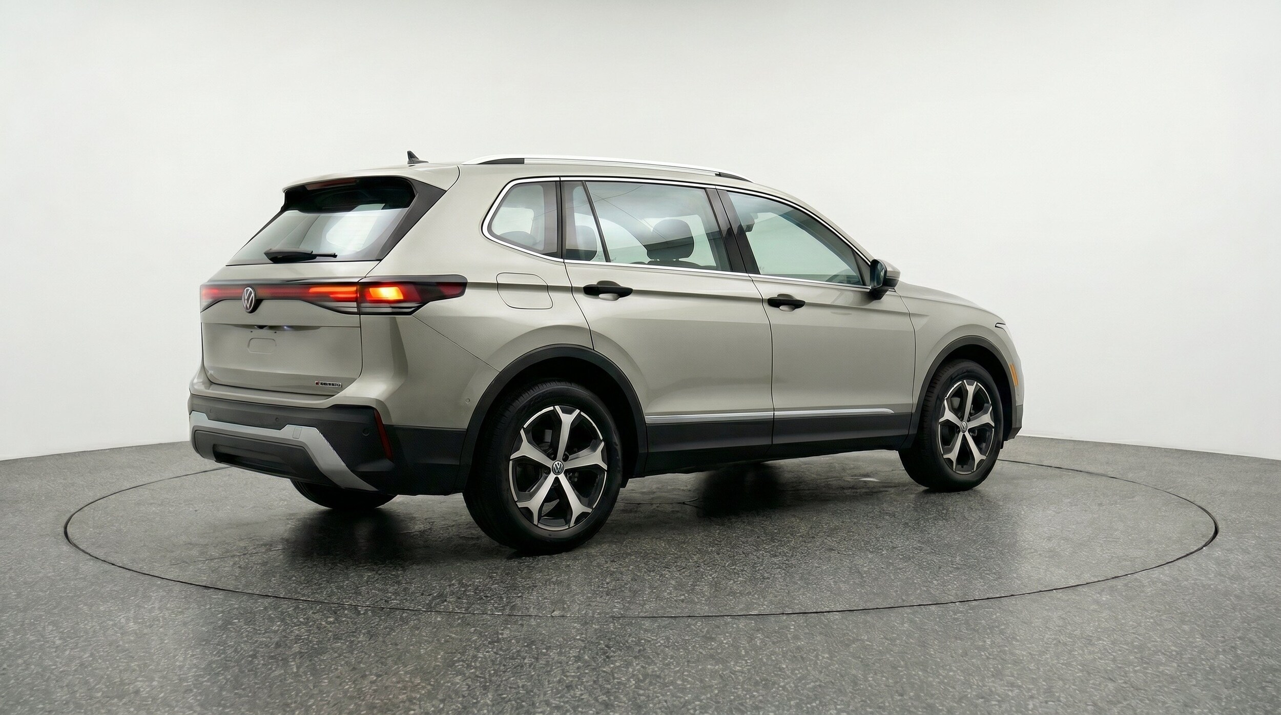 Thumbnail: 2026 Volkswagen Tiguan - 9