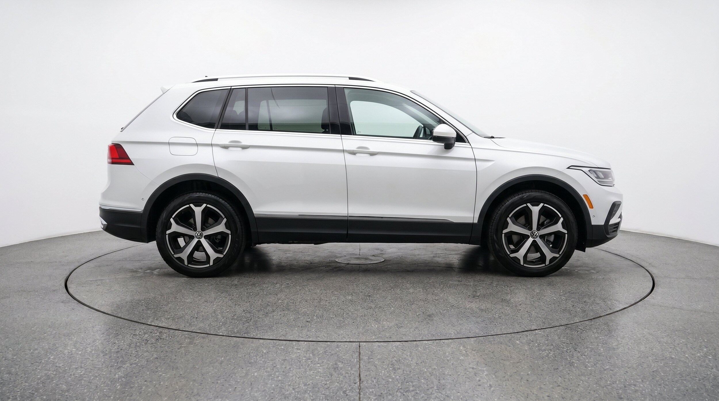 Thumbnail: 2026 Volkswagen Tiguan - 10