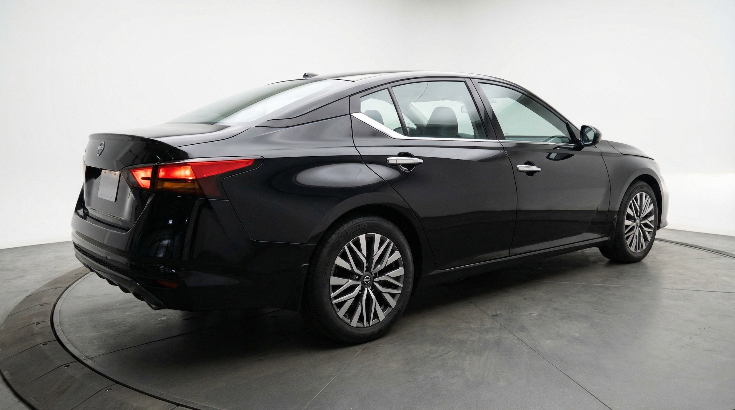 Thumbnail: 2025 Nissan Altima - 9