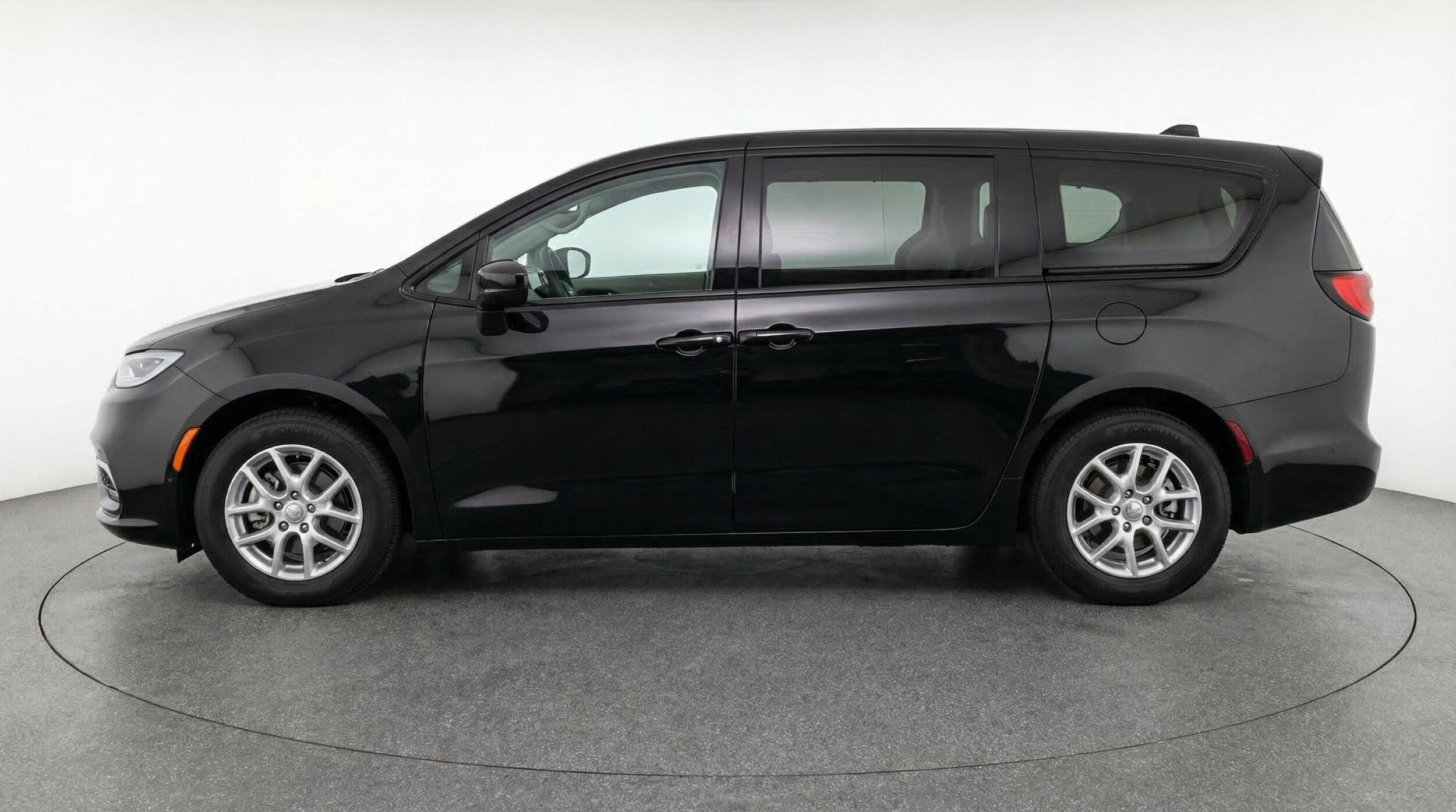 Thumbnail: 2024 Chrysler Voyager - 5