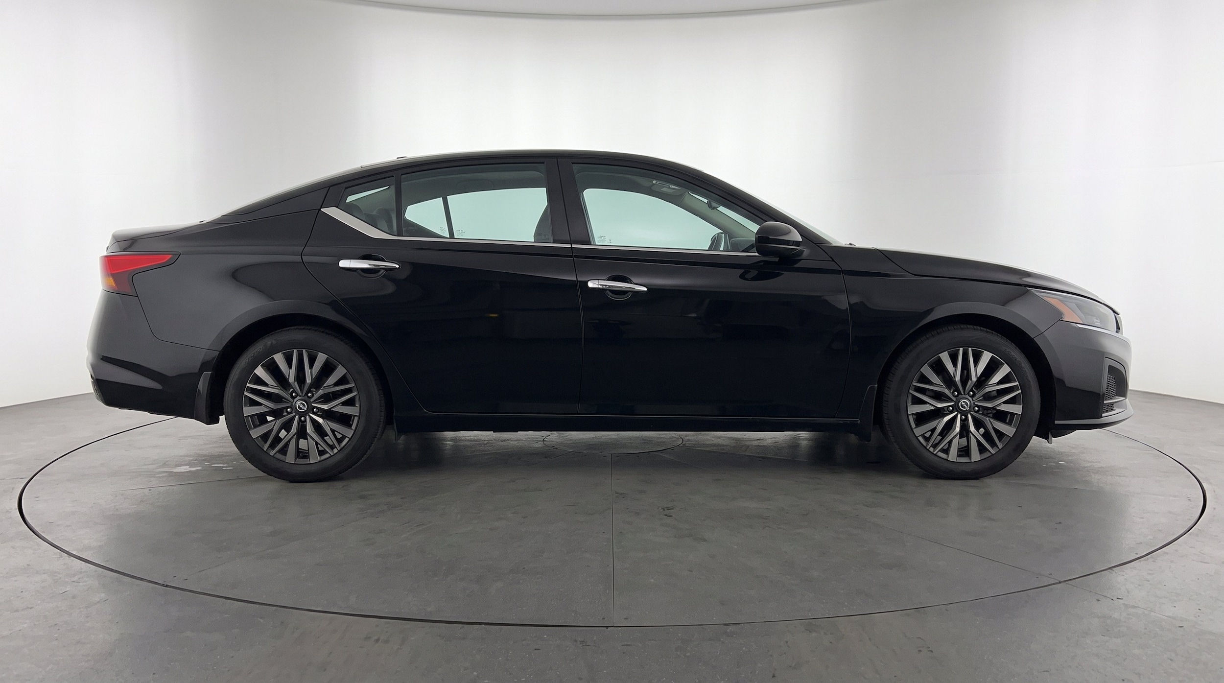 Thumbnail: 2025 Nissan Altima - 10