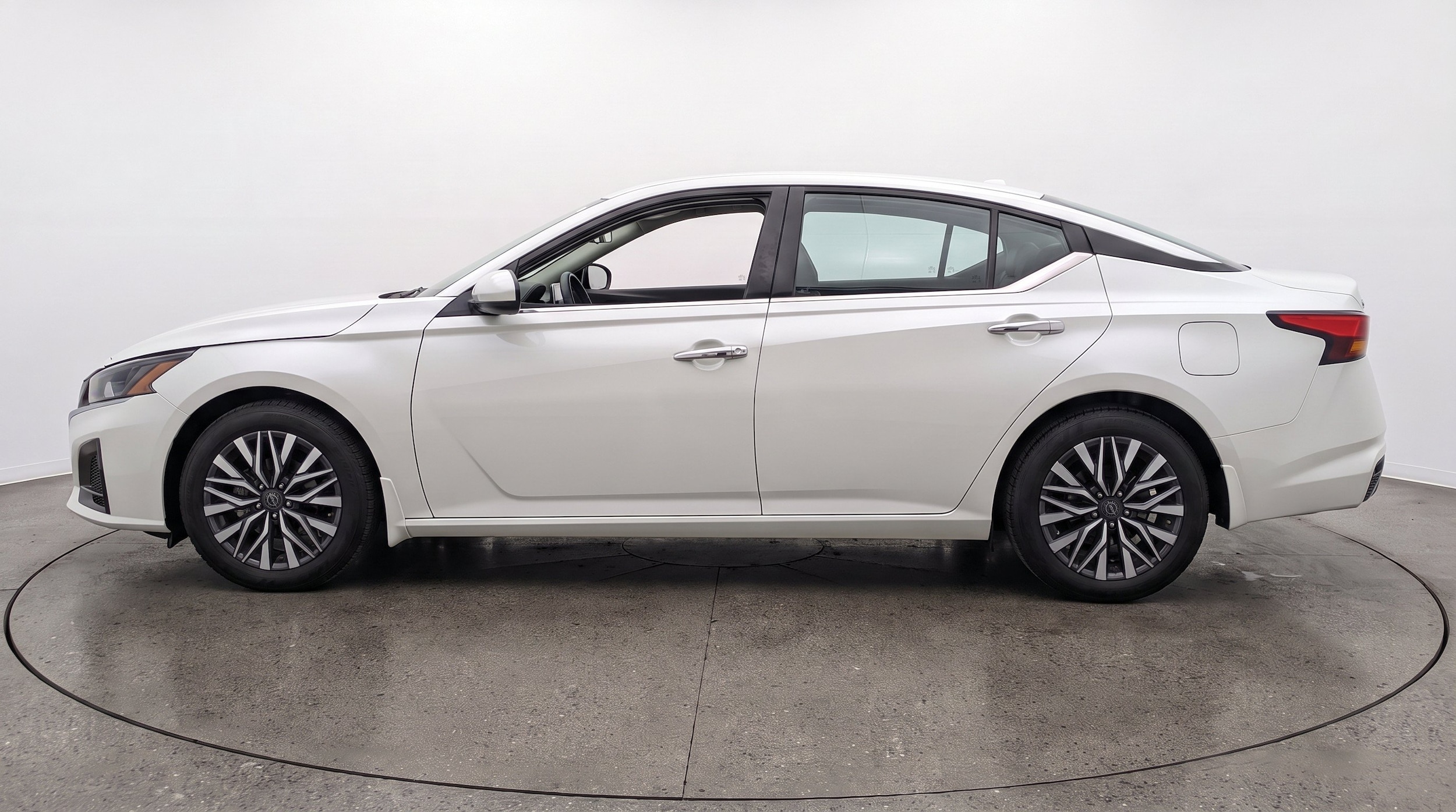 Thumbnail: 2025 Nissan Altima - 5