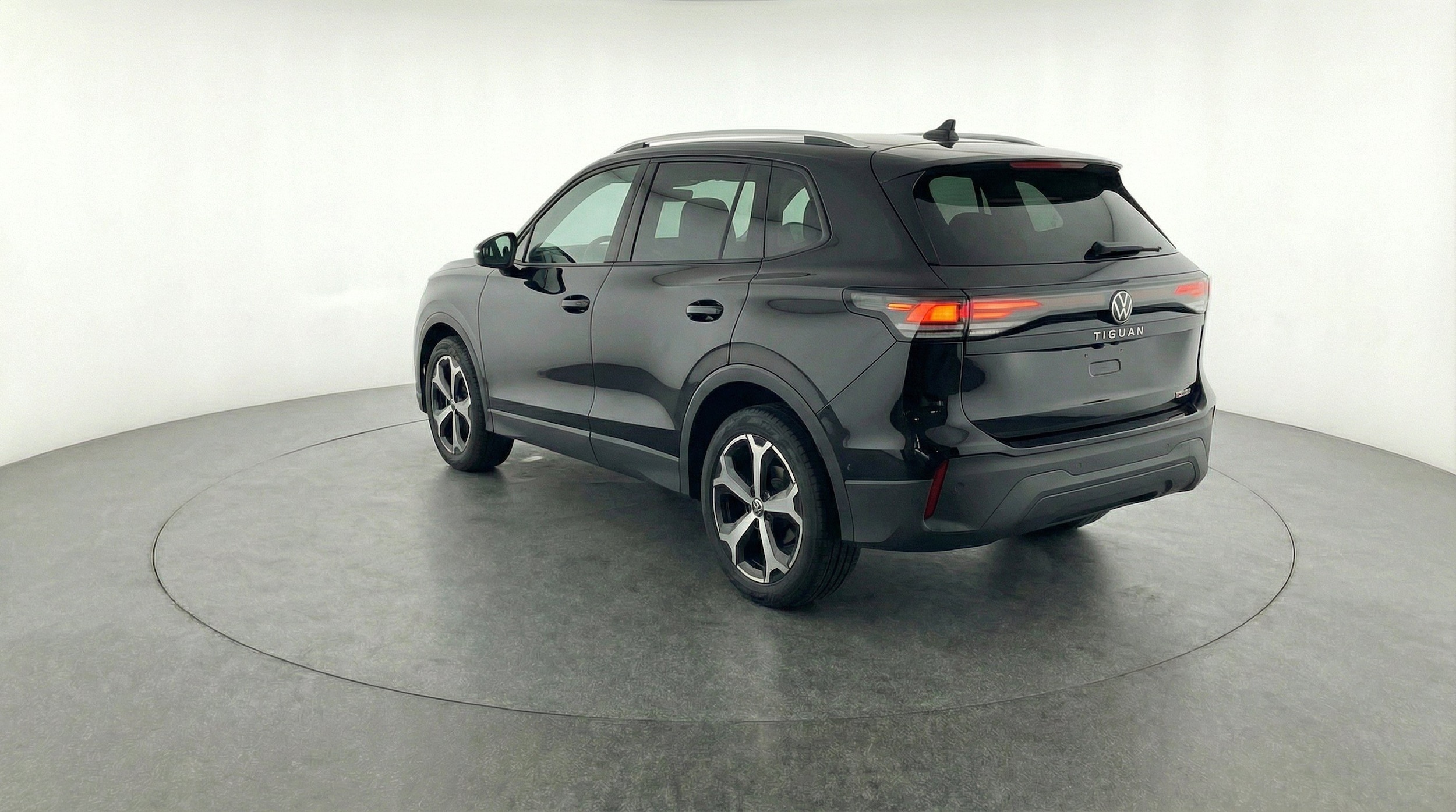 Thumbnail: 2026 Volkswagen Tiguan - 6
