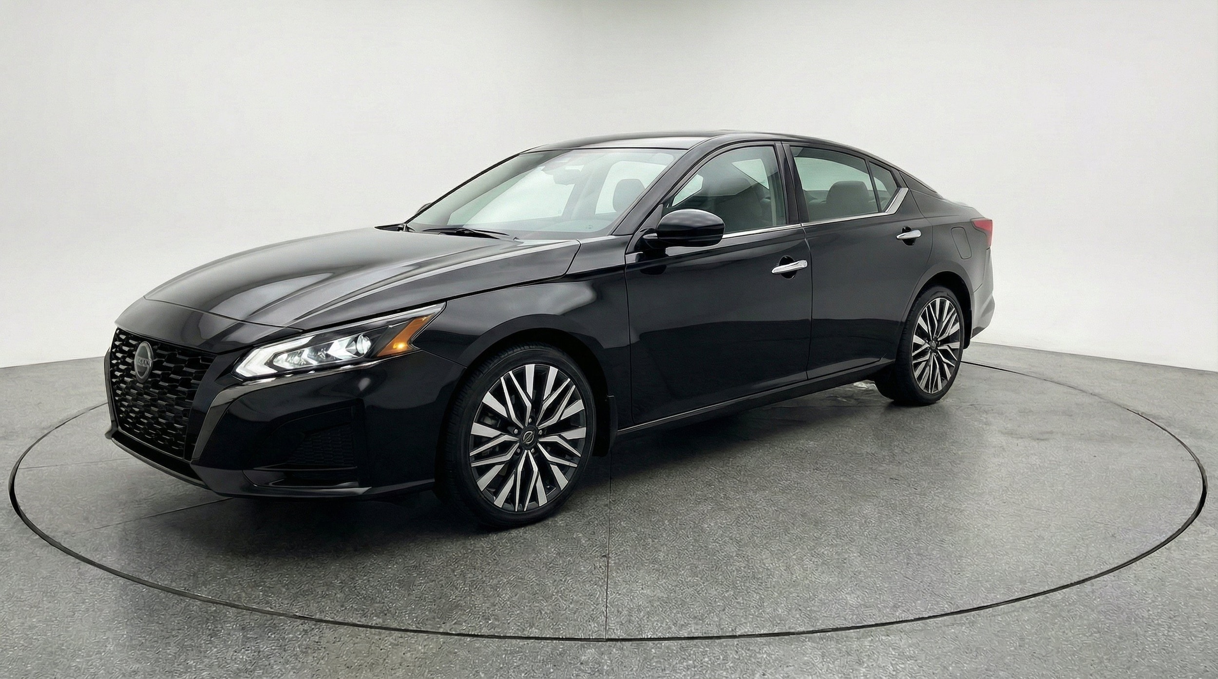Thumbnail: 2025 Nissan Altima - 3
