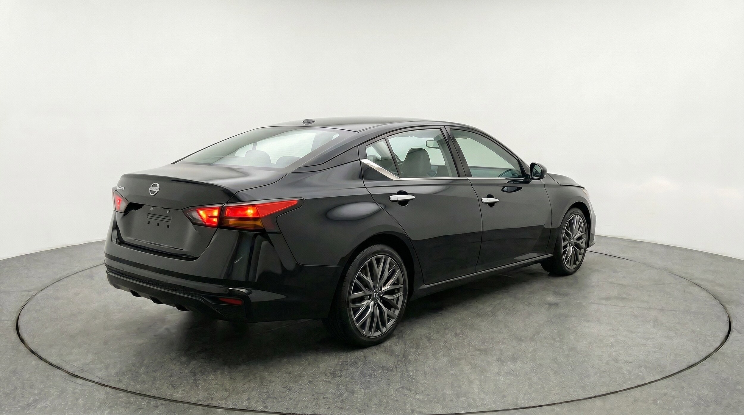 Thumbnail: 2025 Nissan Altima - 9