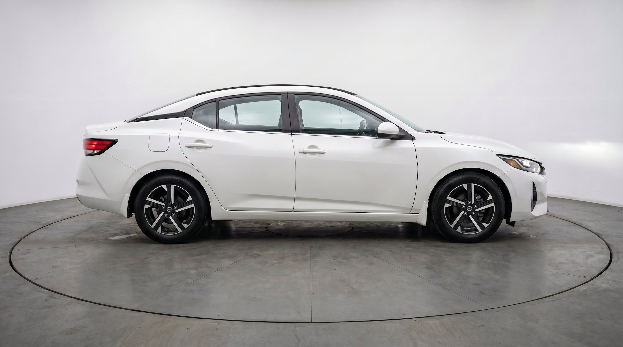 Thumbnail: 2025 Nissan Sentra - 11