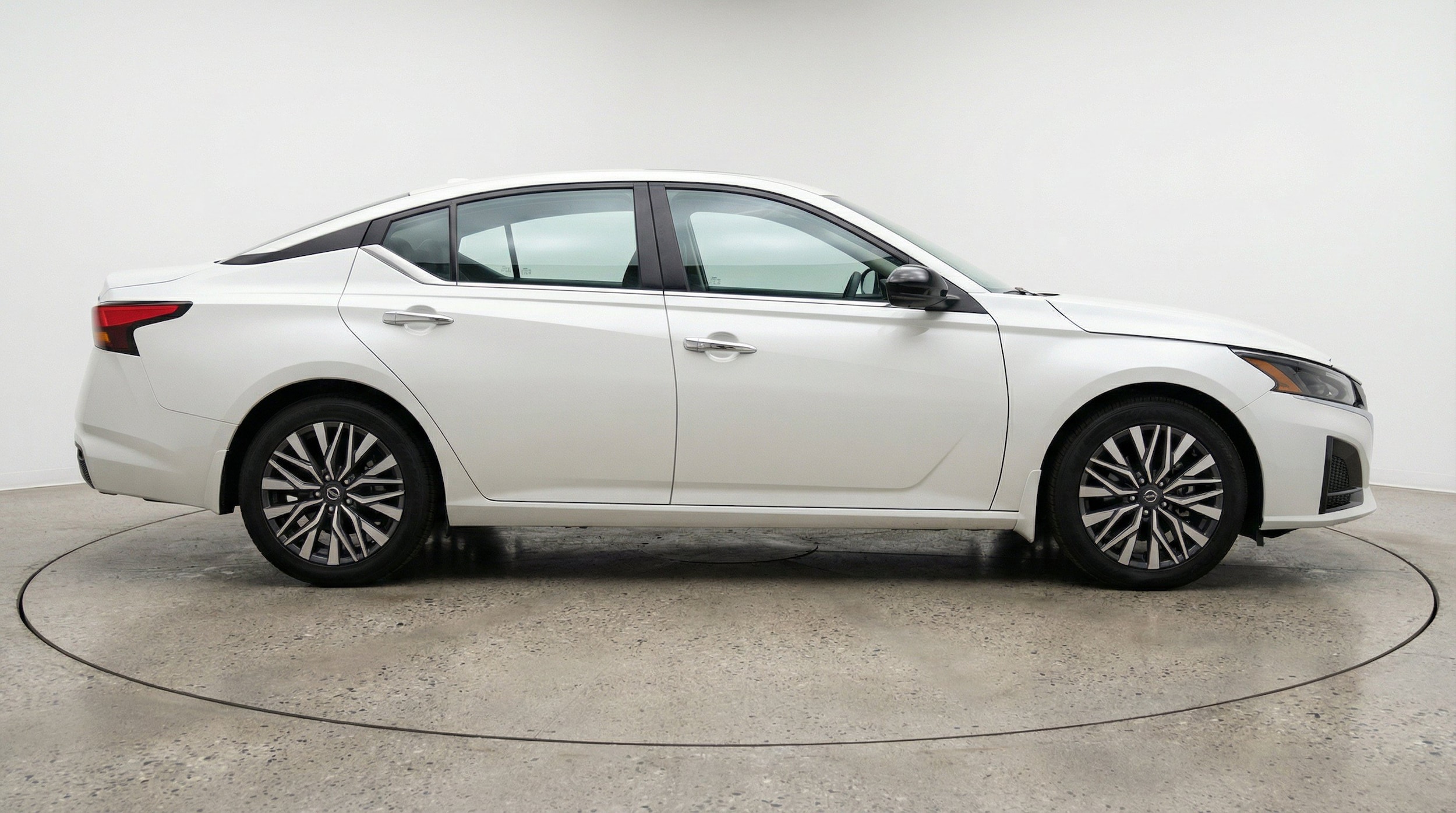 2025 Nissan Altima SV - Photo 10