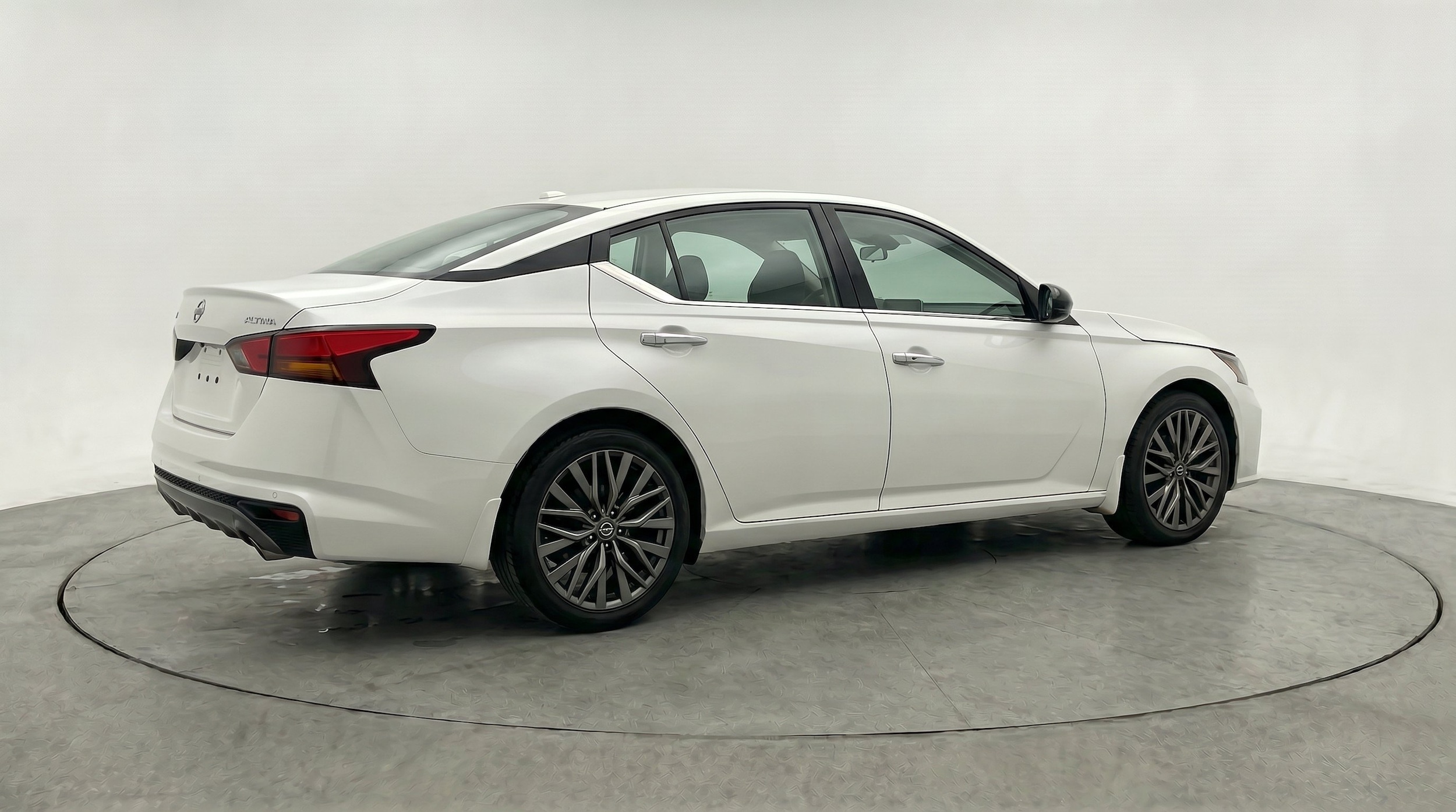 Thumbnail: 2025 Nissan Altima - 9