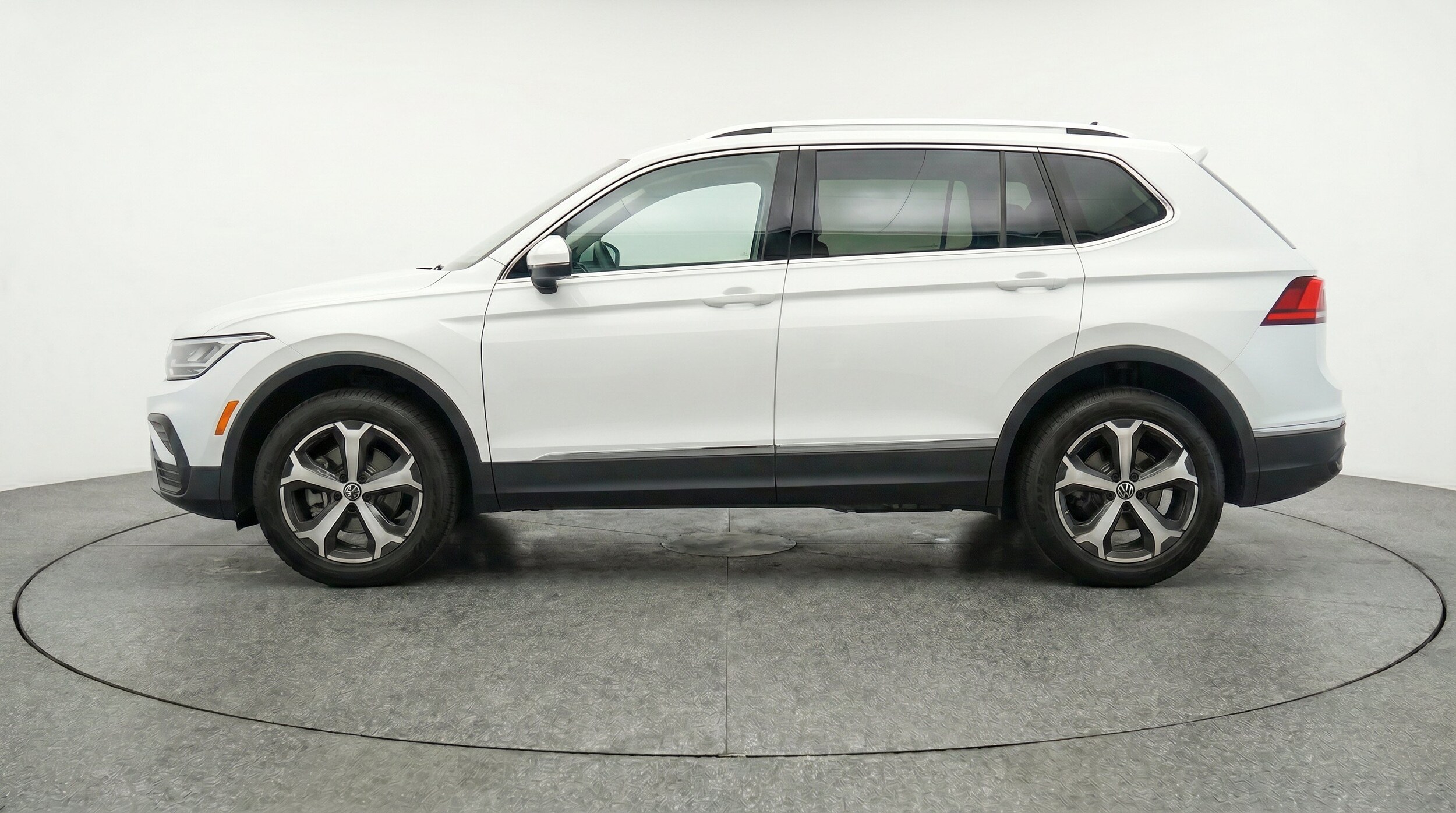 Thumbnail: 2026 Volkswagen Tiguan - 5