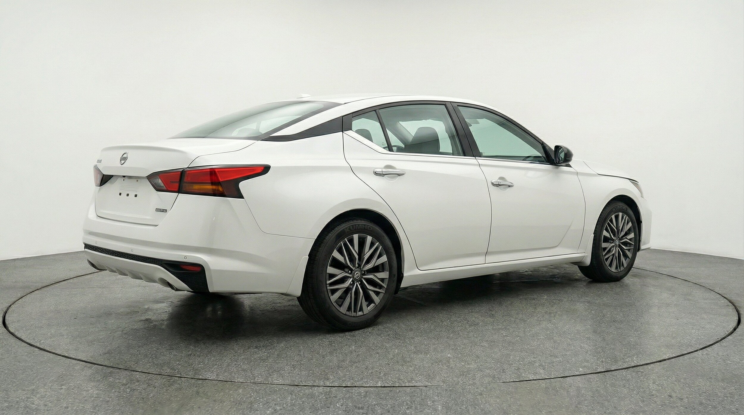 2025 Nissan Altima SV - Photo 9