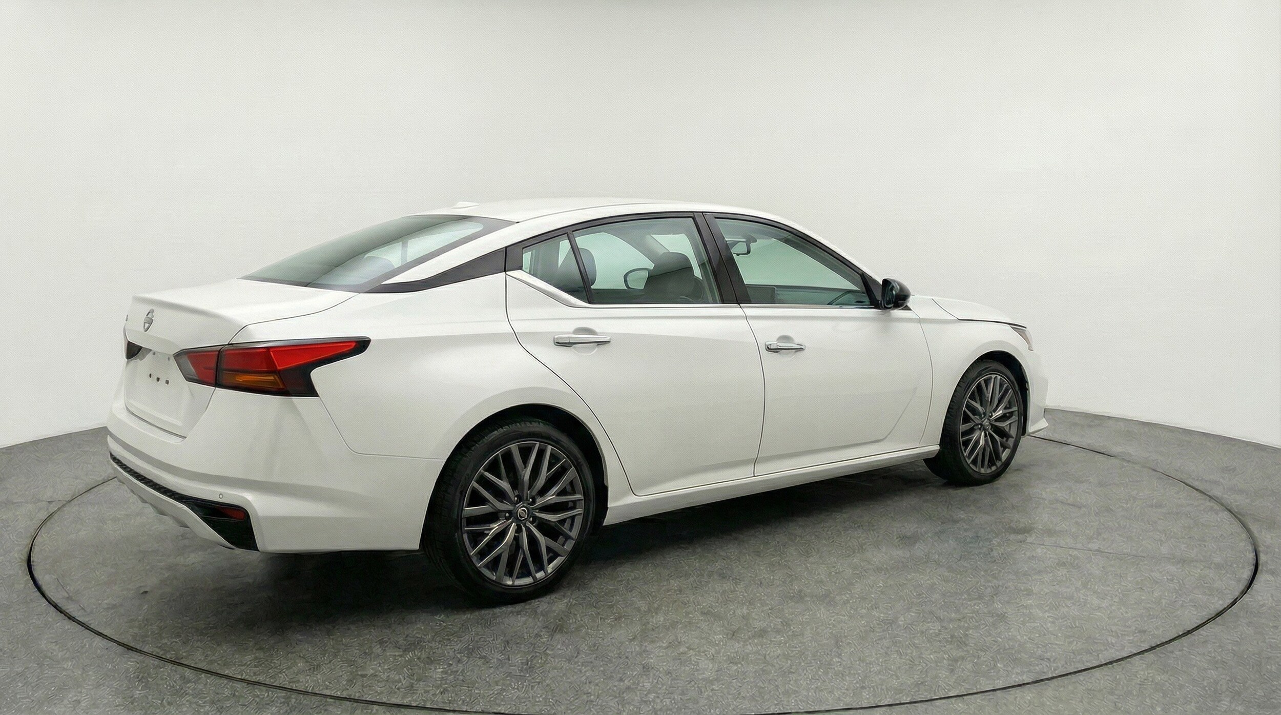 Thumbnail: 2025 Nissan Altima - 9