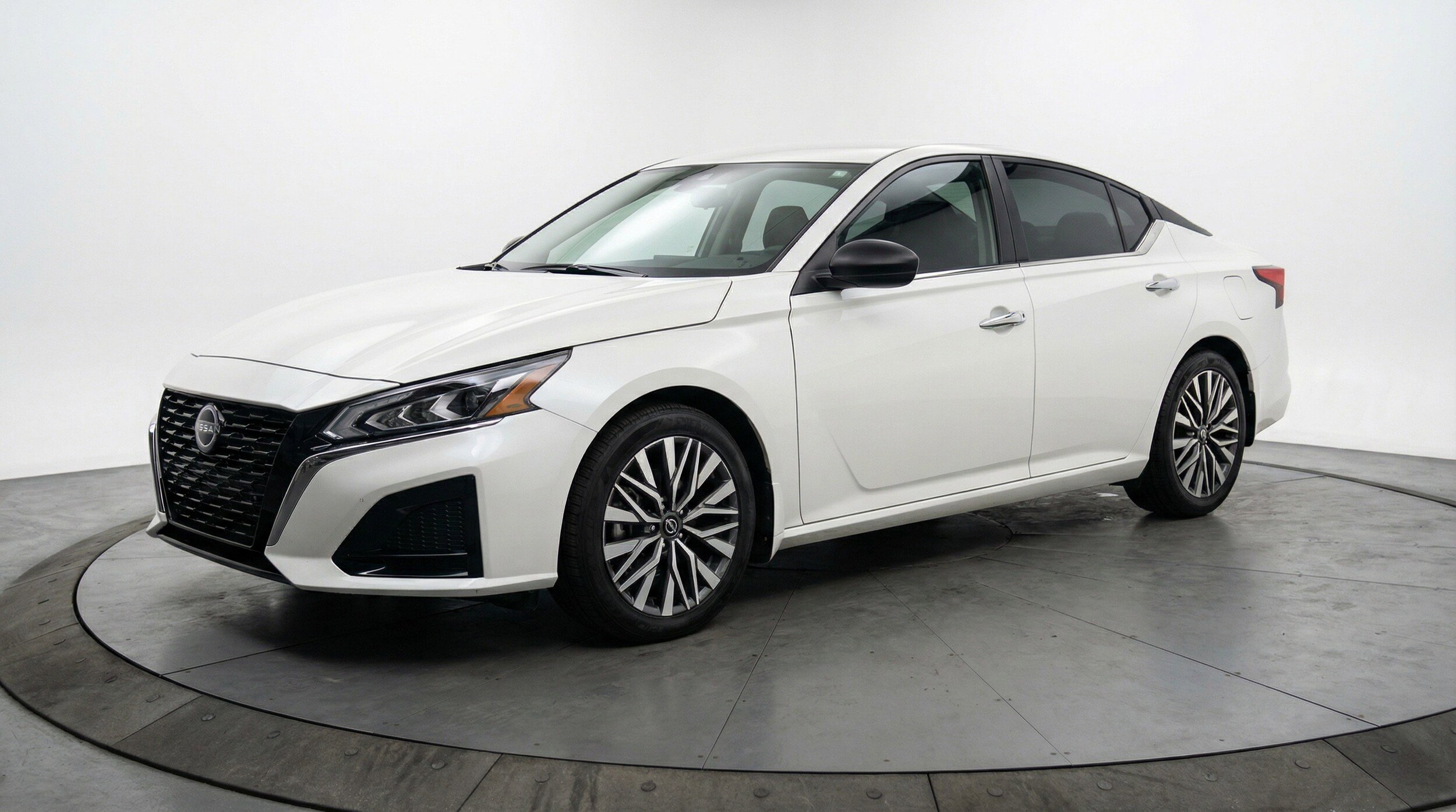 Thumbnail: 2025 Nissan Altima - 3