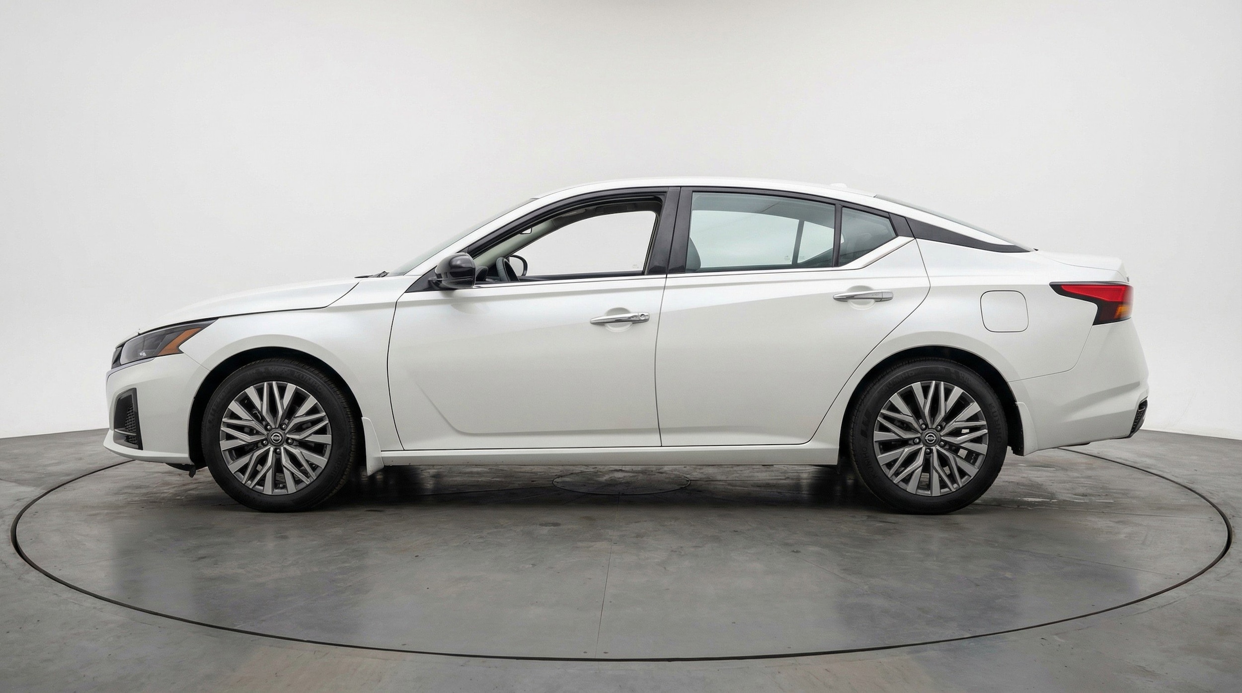 Thumbnail: 2025 Nissan Altima - 5