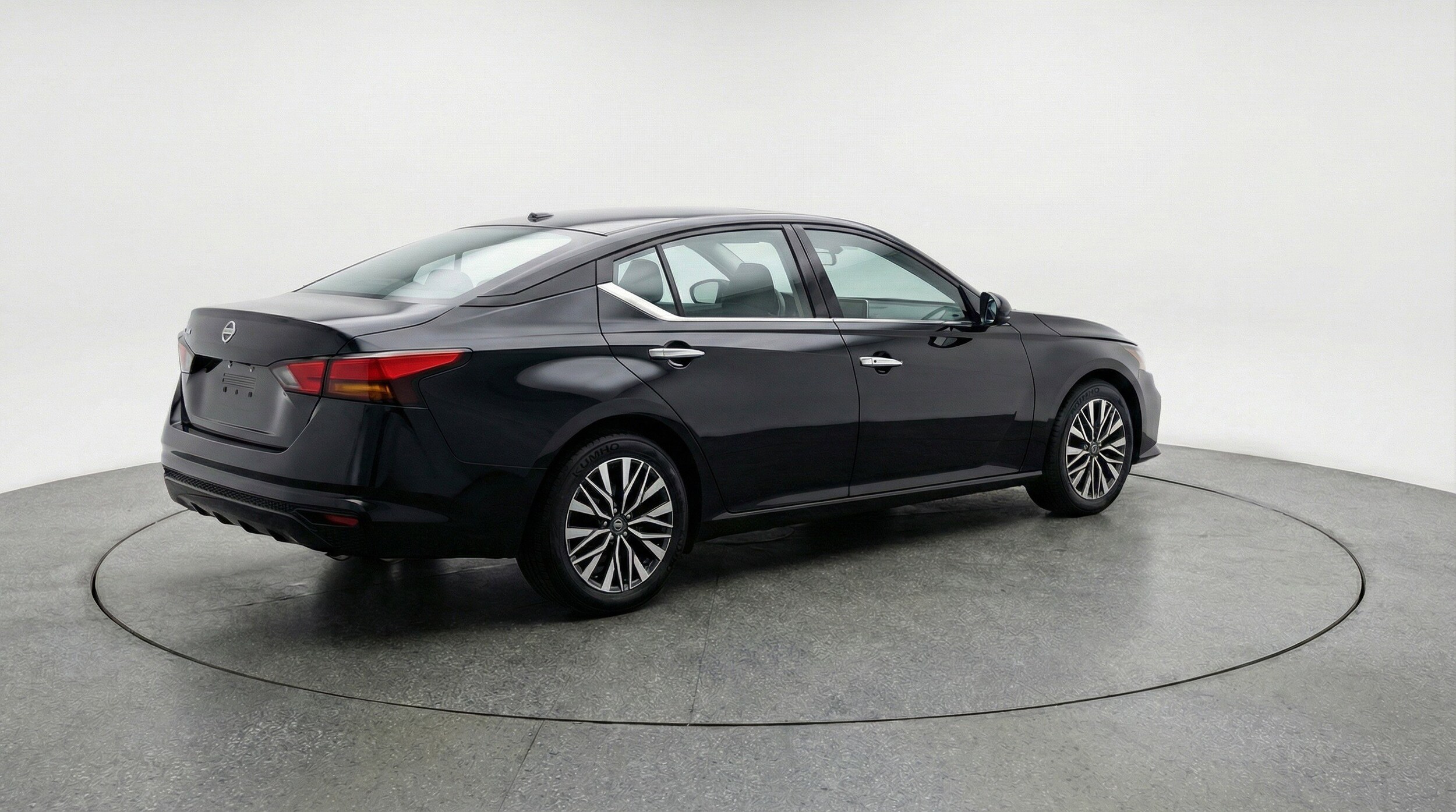 Thumbnail: 2025 Nissan Altima - 9