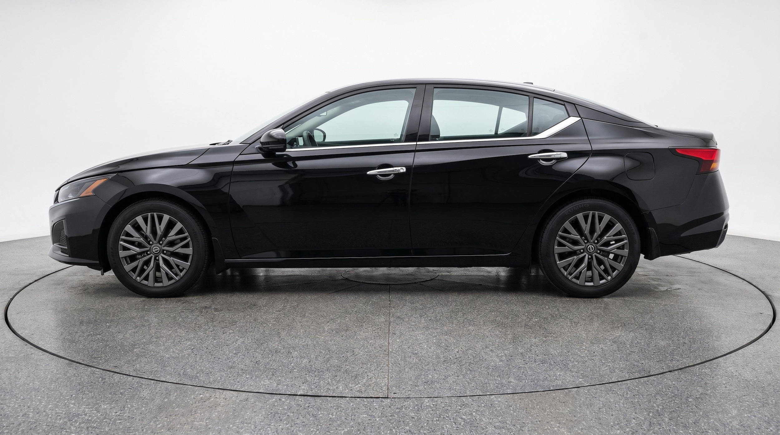 Thumbnail: 2025 Nissan Altima - 5