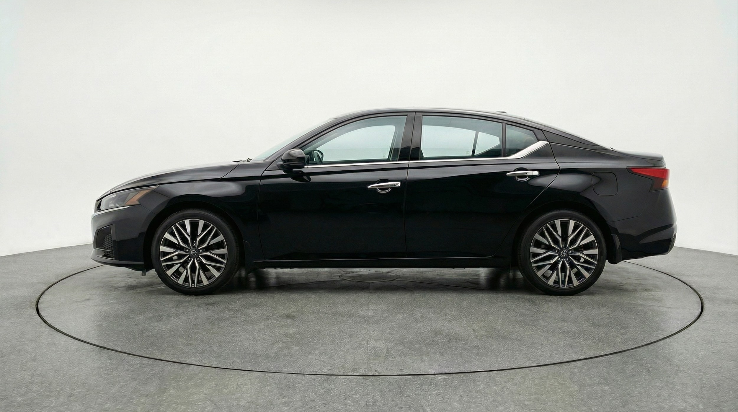 Thumbnail: 2025 Nissan Altima - 4