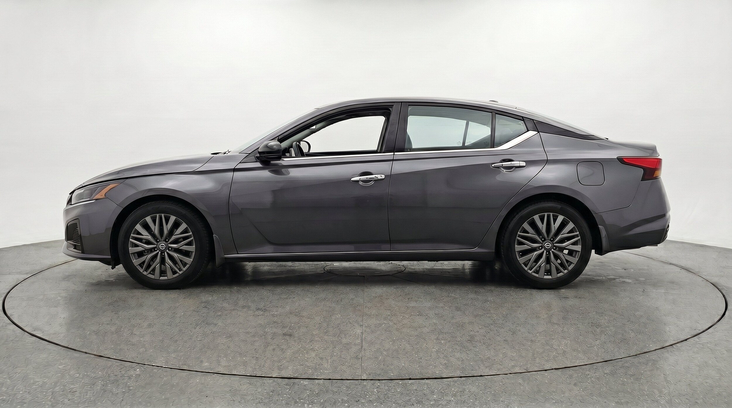 Thumbnail: 2025 Nissan Altima - 5