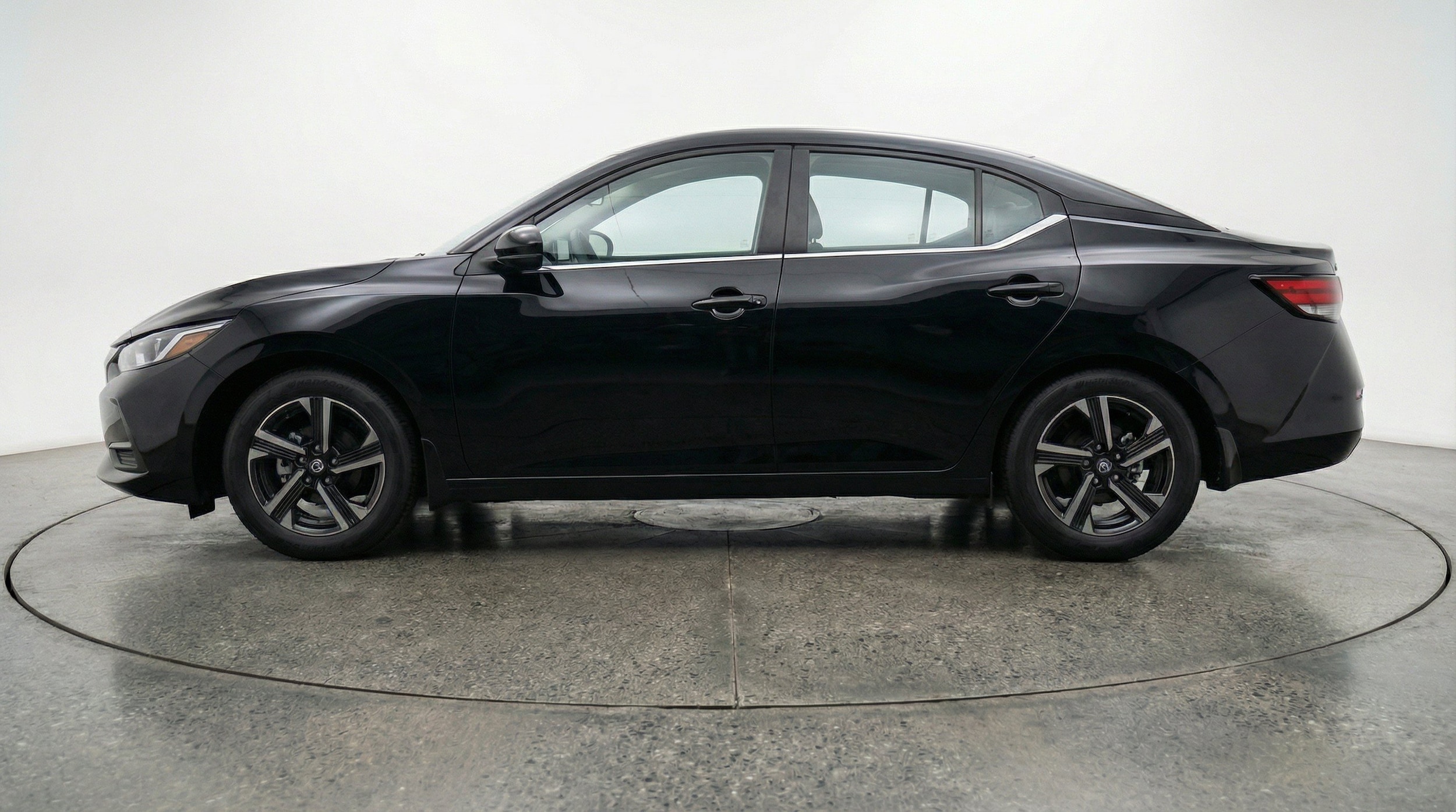 Thumbnail: 2025 Nissan Sentra - 5