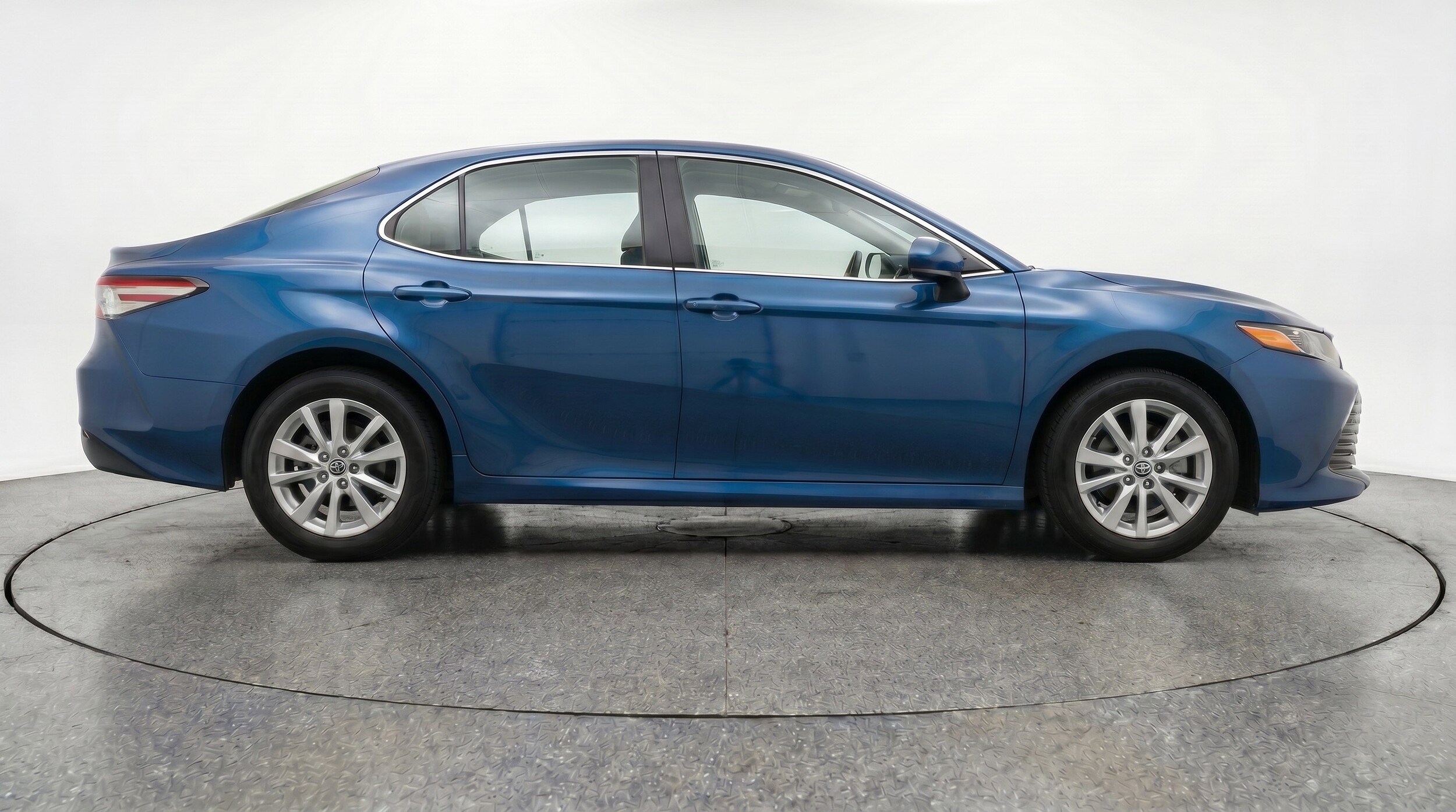 Thumbnail: 2025 Toyota Camry - 11