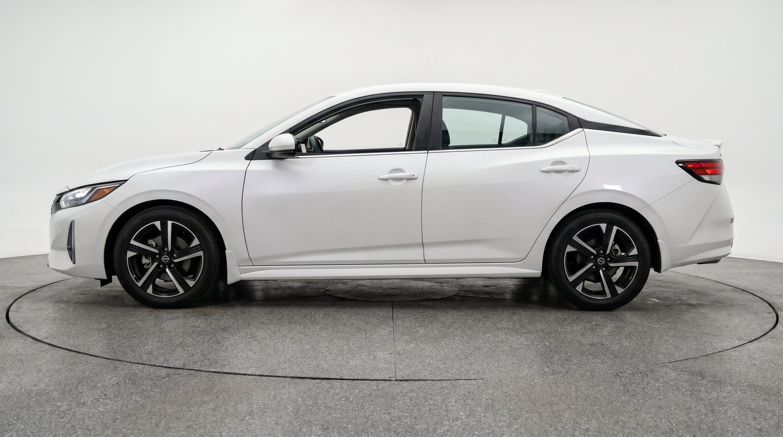 Thumbnail: 2025 Nissan Sentra - 5